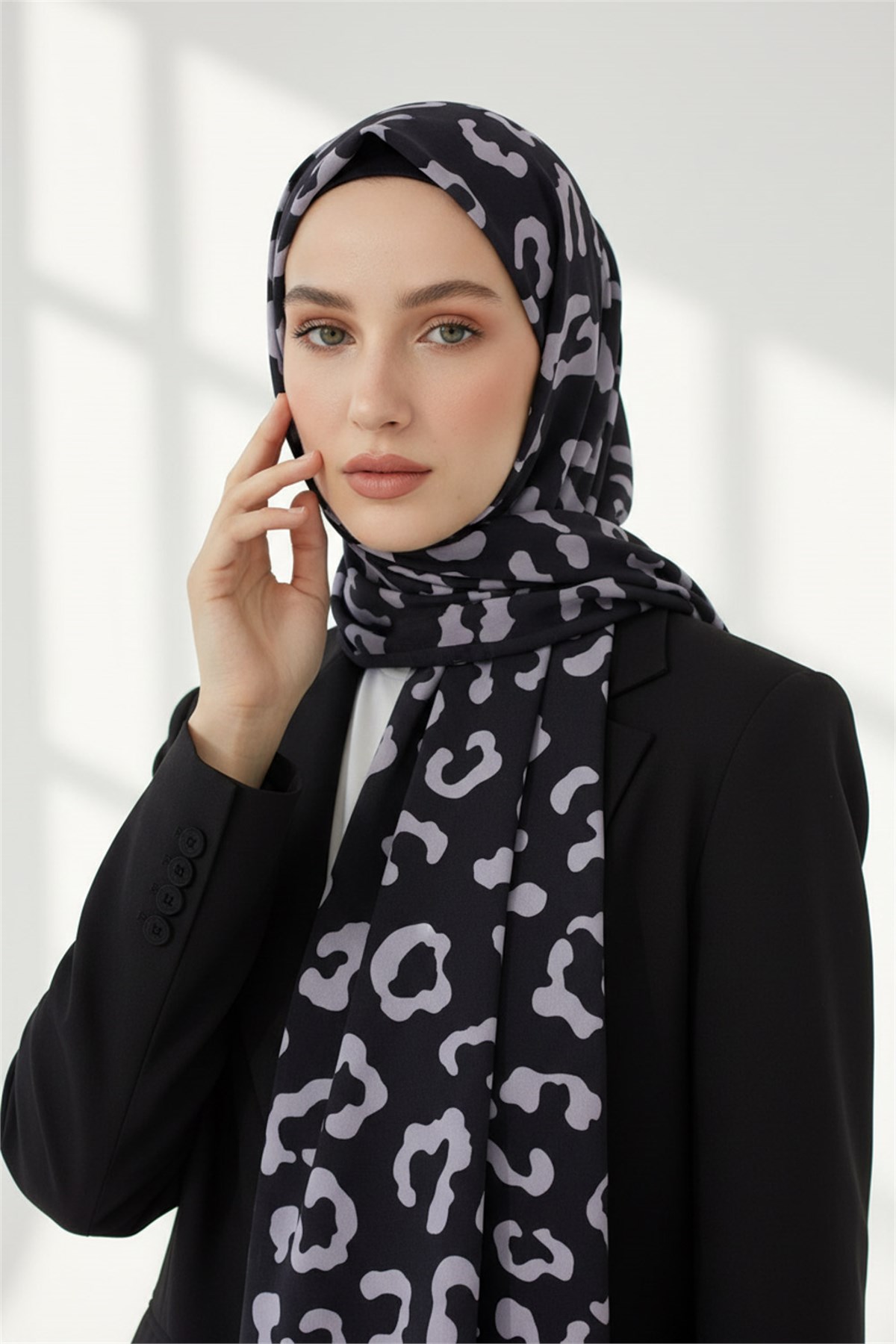 KREP LEOPAR DESENLİ GRİ RENKLİ 75X195 KIRIŞMAZ ŞAL