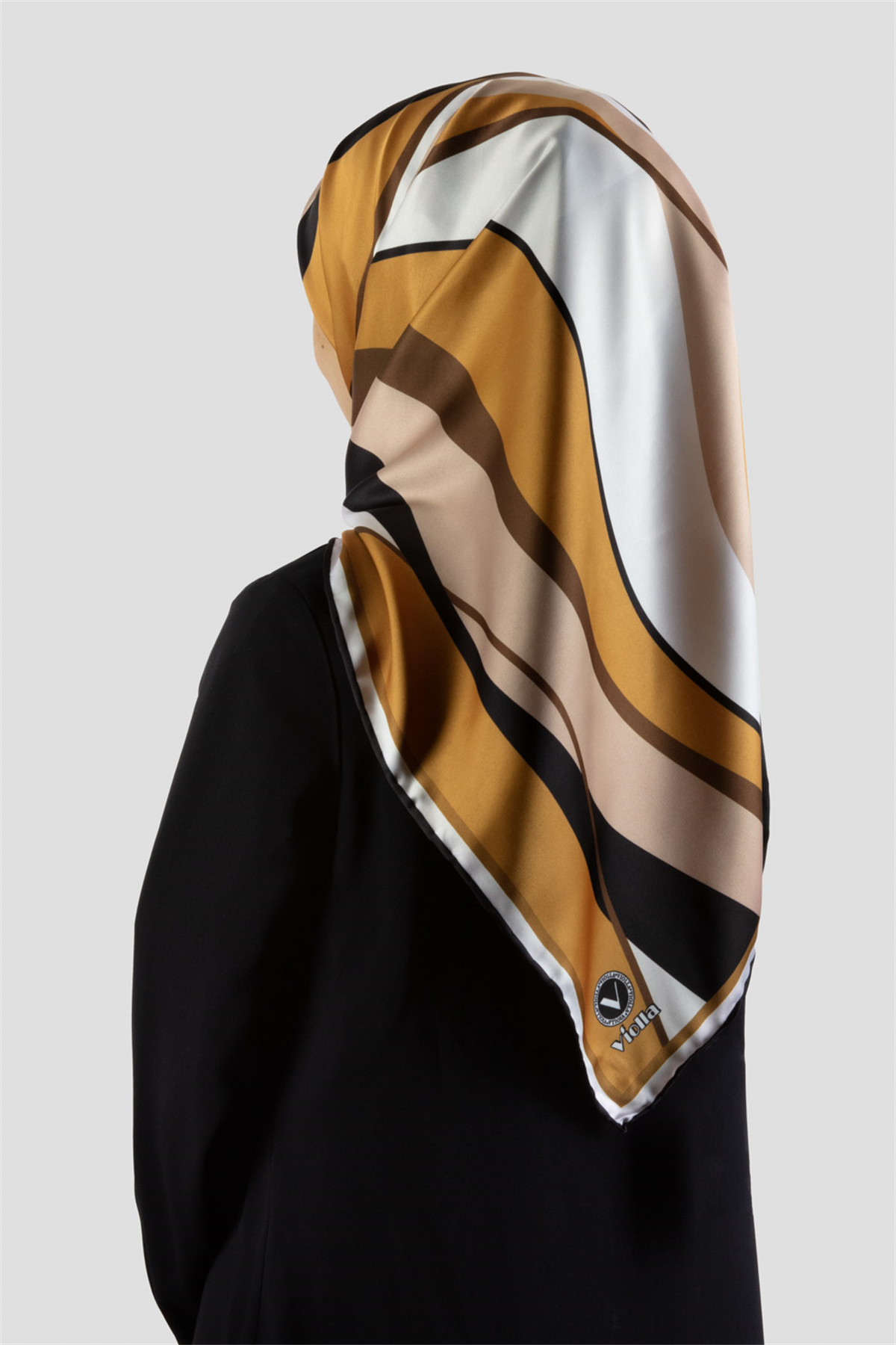 Rayon Modern Dalgalı Çizgi Desenli Hardal Renkli 90x90 Dikim Şekli : El Dikişi Eşarp (İpek İçermez)