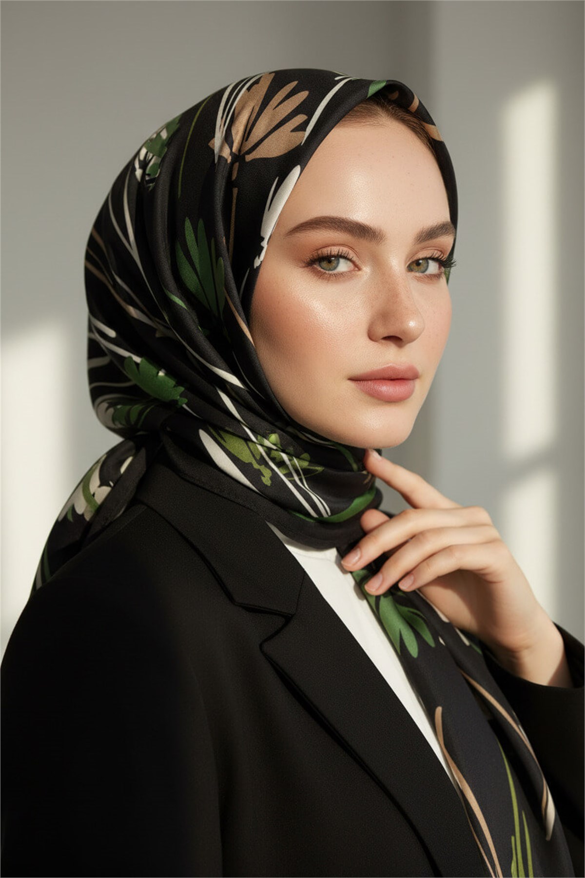 KREP ÇİÇEK DESENLİ ZÜMRÜT YEŞİLİ RENKLİ 75X195 KIRIŞMAZ ŞAL