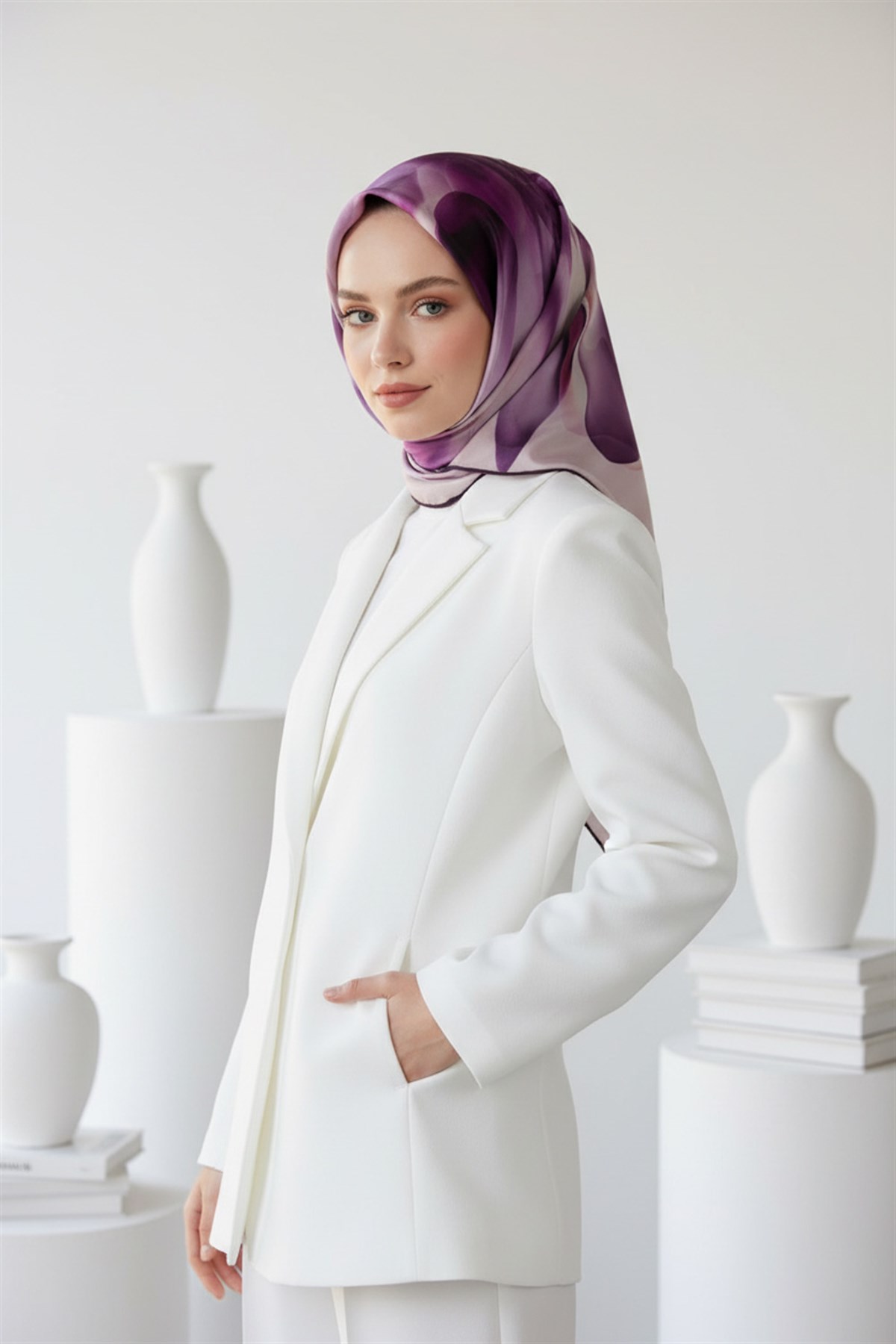 %100 Twill İpek Büyük Çiçek Desenli Mürdüm - Lila Renkli 90x90 Eşarp Dikim Şekli : El Dikişi