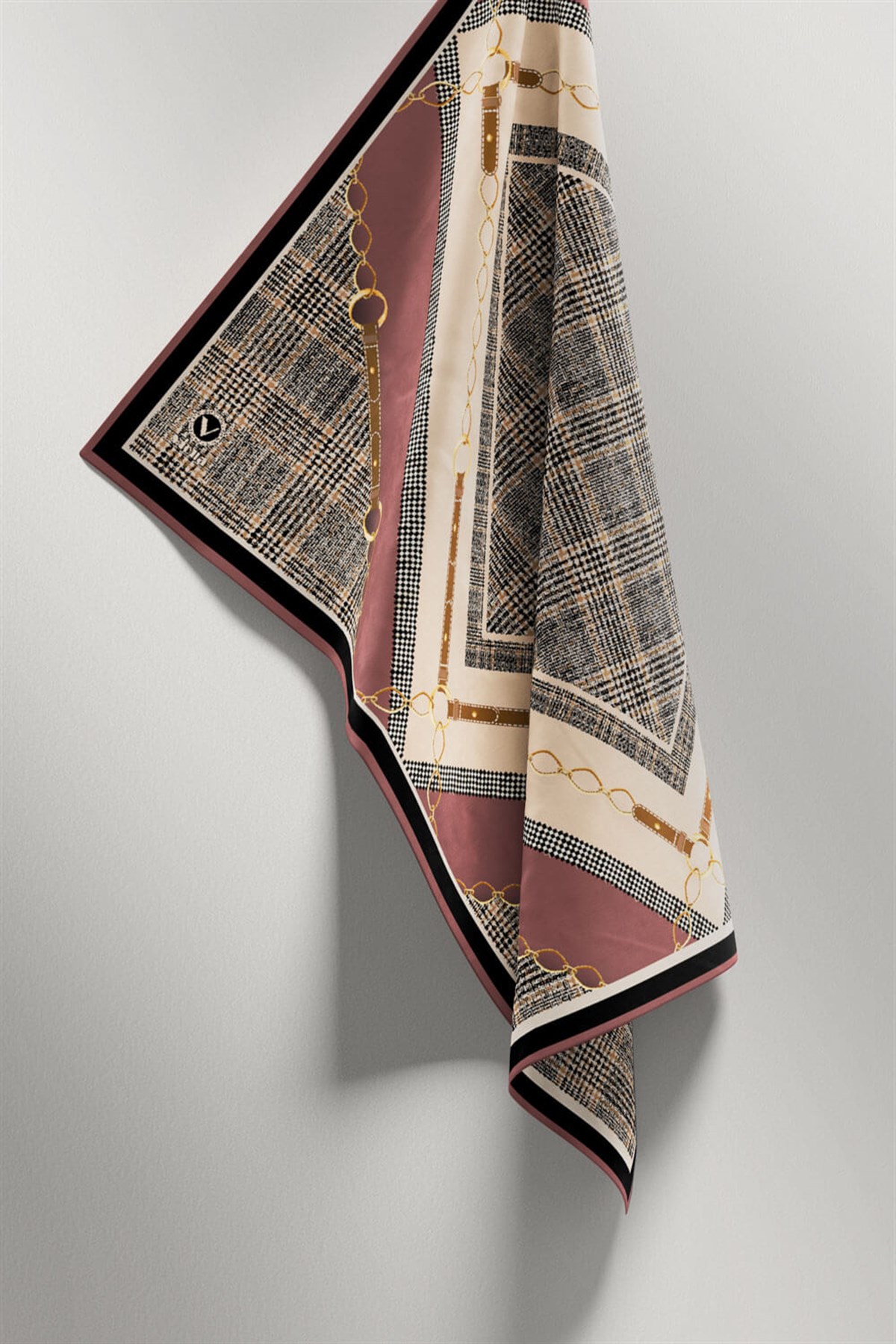 Twill Kemer ve Zincir Detaylı Ekose Desenli Gül Kurusu Renkli 90x90 Eşarp (İpek İçermez) Kenar Dikiş Şekli El Dikişli