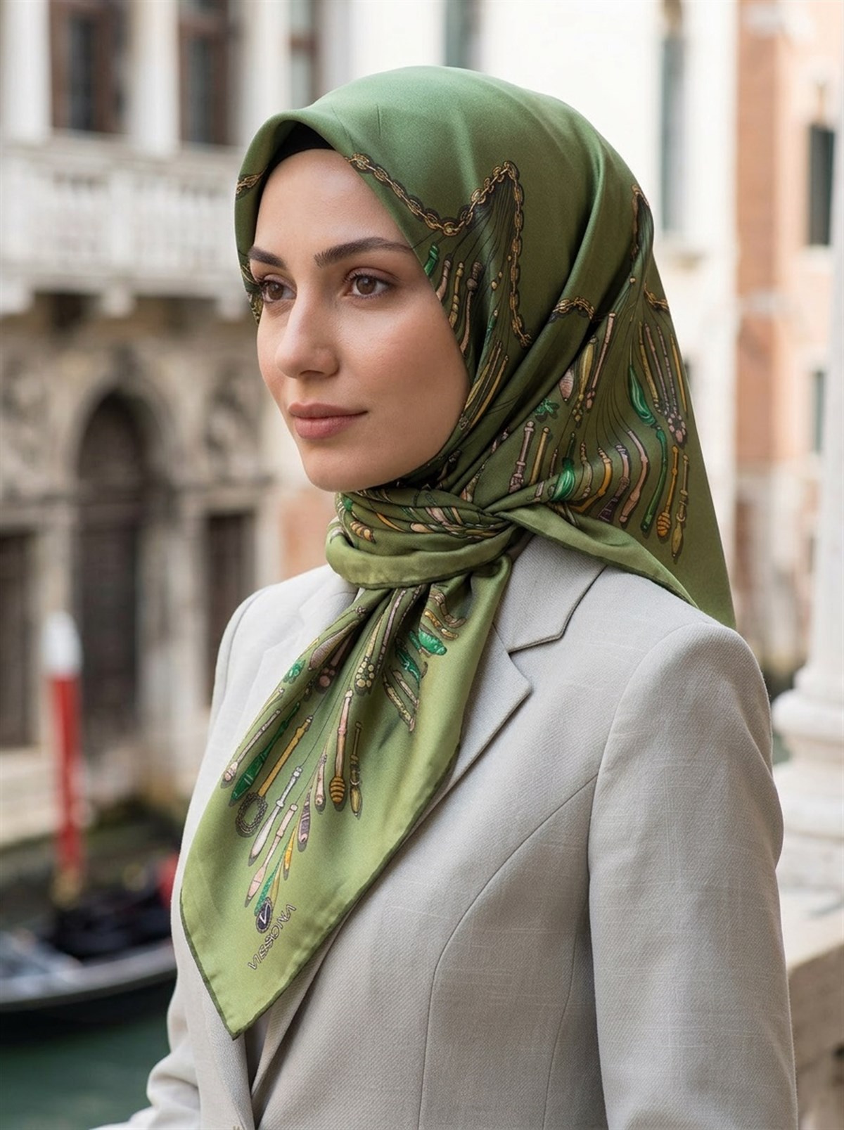 %100 Twill İpek Zincir Desenli Haki Renkli 90x90 Eşarp Dikim Şekli : El Dikişi