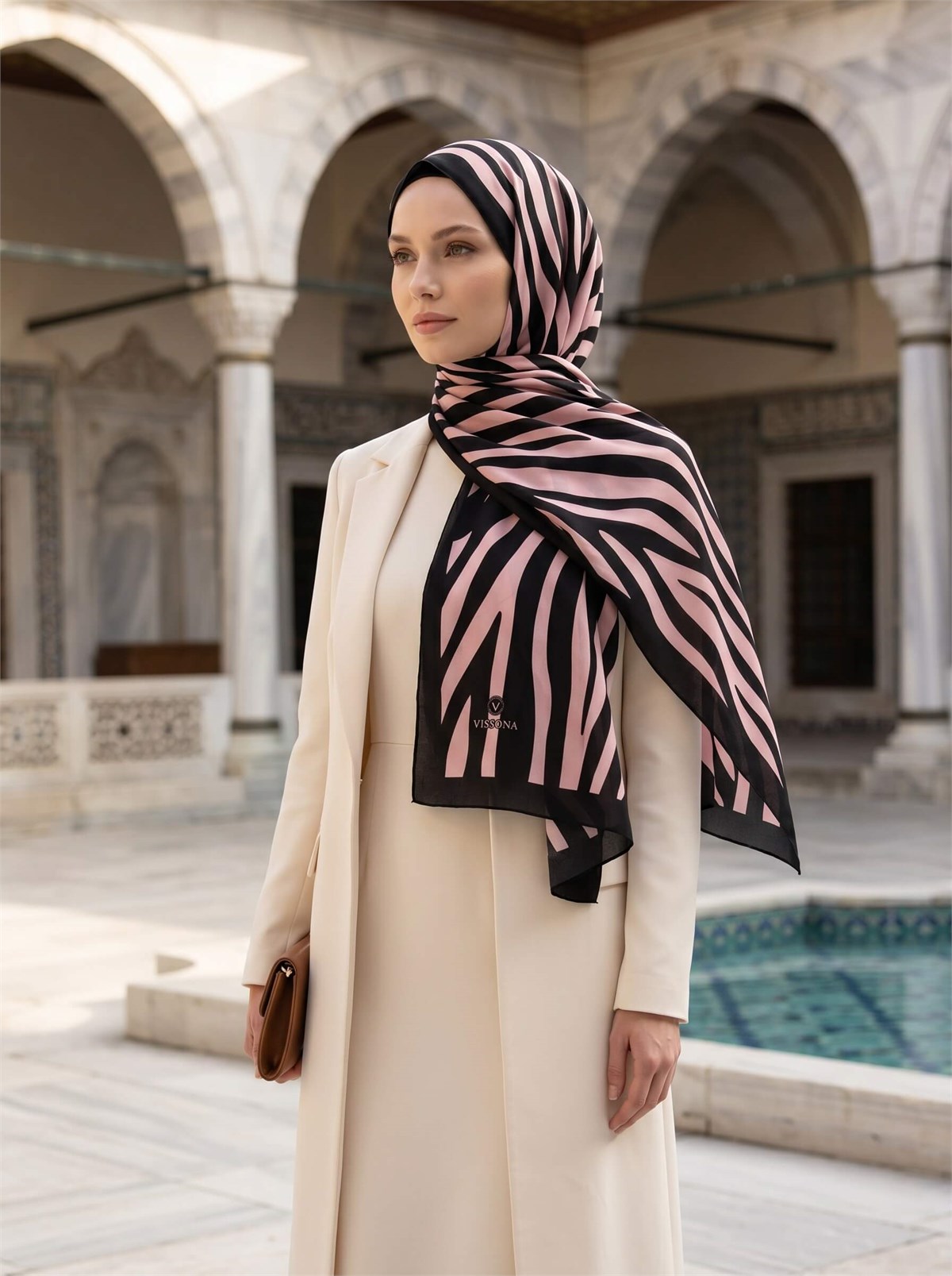 Kırışmaz Krep Şal Zebra Desenli Siyah Pudra 75x195 cm Kaymaz Kolay Şekil Alan