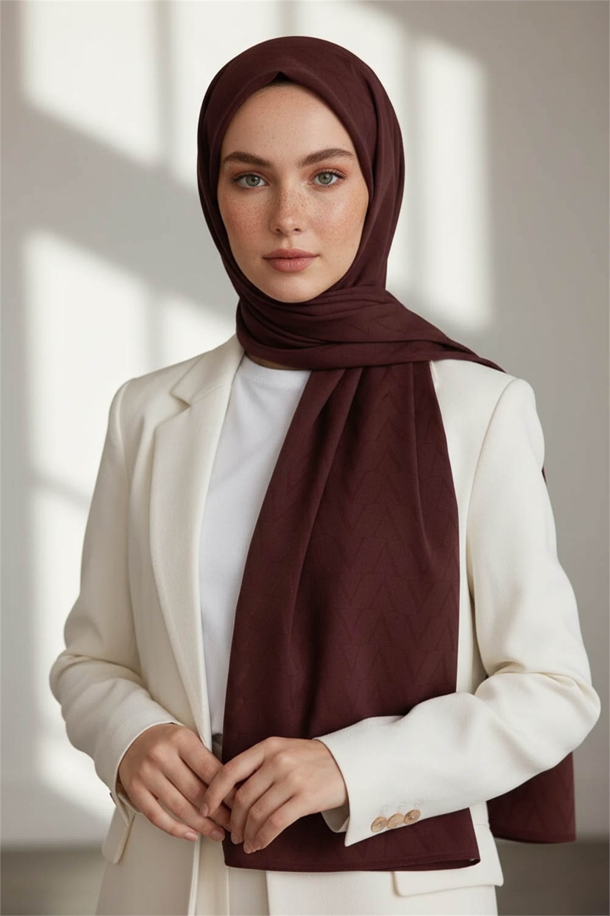 KREP DEGRADELİ MONOGRAM DESENLİ GÜL KURUSU RENKLİ 75X195 KIRIŞMAZ ŞAL