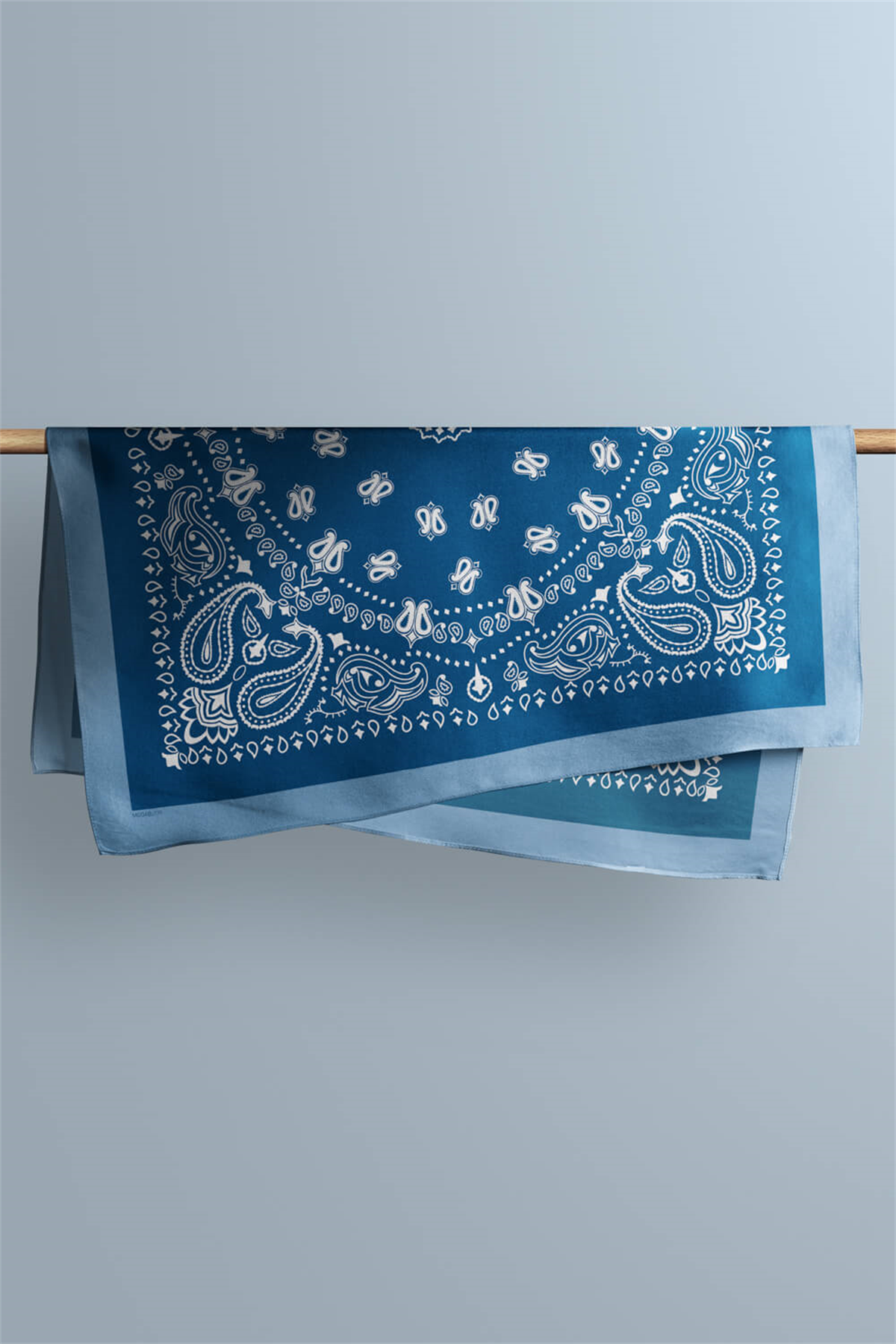 Kadın Mavi Beyaz Etnik Desenli 50x50 Bandana