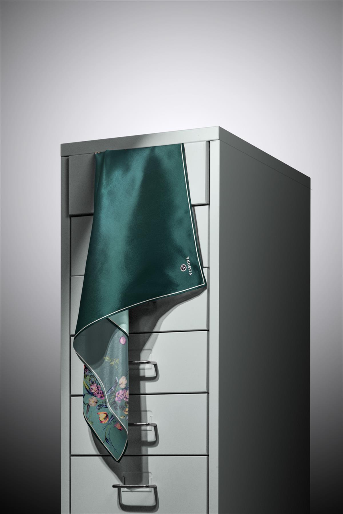 %100 Twill İpek Sonsuz Çiçek Desenli Mint Yeşili Renkli 90x90 Eşarp Dikim Şekli : El Dikişi