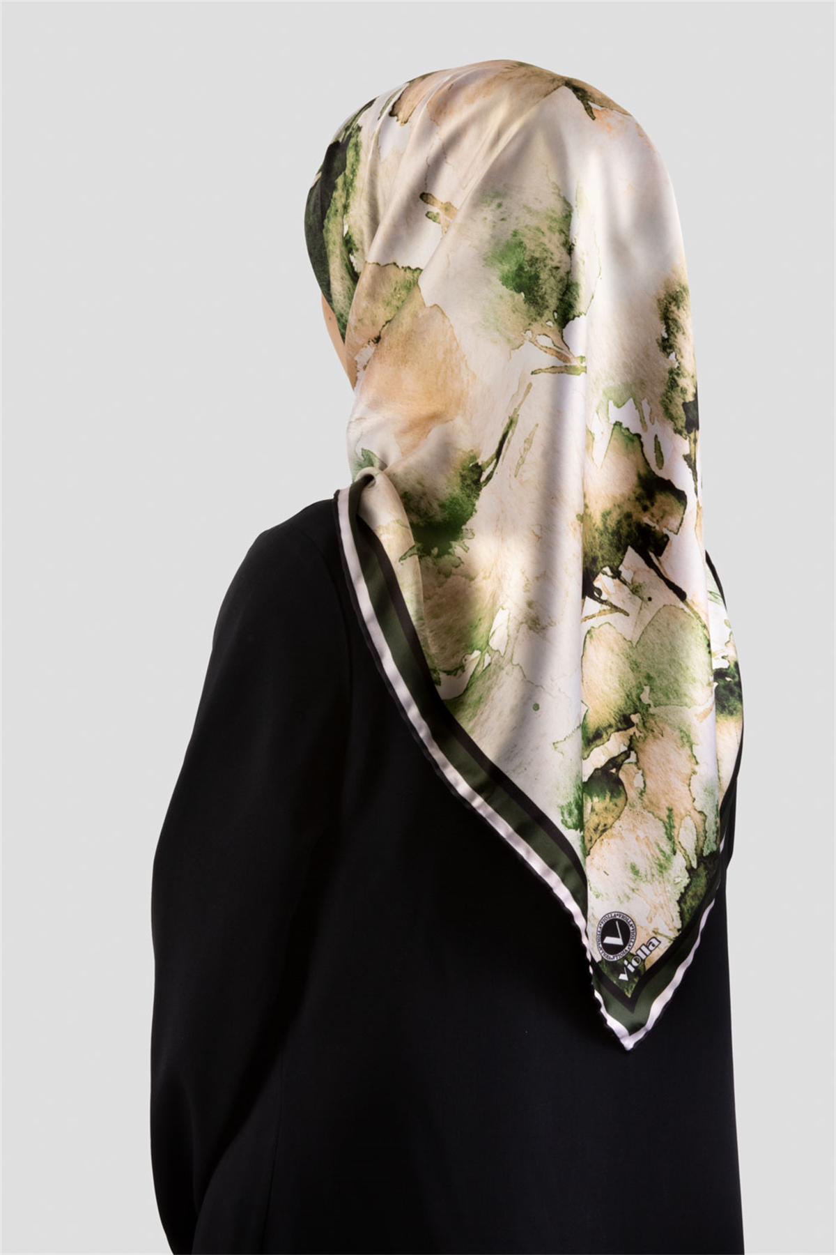 Rayon Sulu Boya Çiçek Desenli Zümrüt Yeşili Renkli 90x90 Dikim Şekli : El Dikişi Eşarp (İpek İçermez)