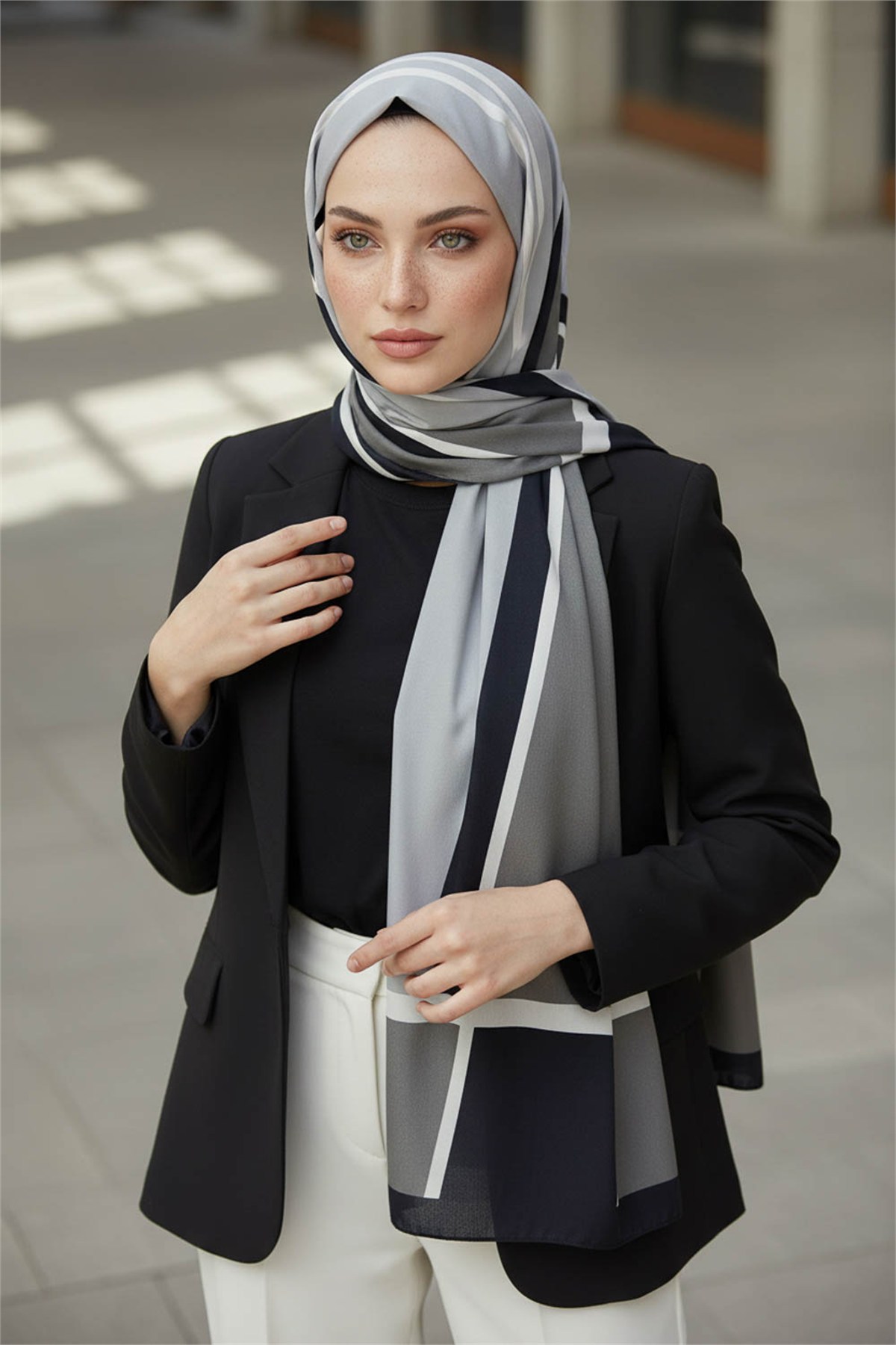 KREP GEOMETRIK DESENLİ GRİ RENKLİ 75X195 KIRIŞMAZ ŞAL