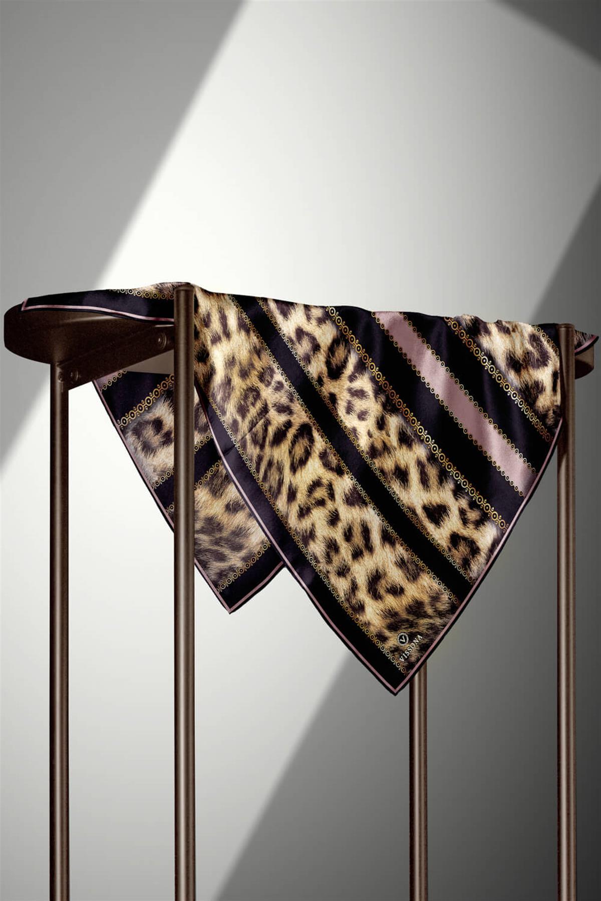 %100 Twill İpek Leopar Desenli Pudra - Siyah Renkli 90x90 Eşarp Dikim Şekli : El Dikişi