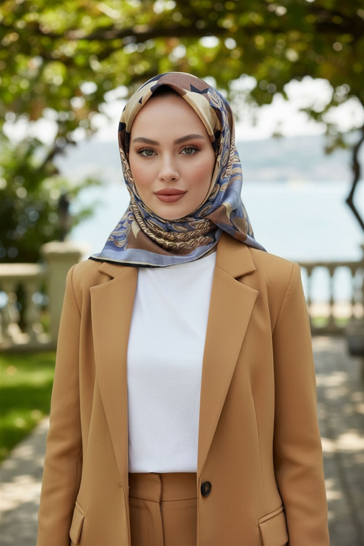 %100 Twill İpek Geometrik Desenli Gri - Sütlü Kahve Renkli 90x90 Eşarp Eşarp Kenar Dikiş Şekli El Dikişli
