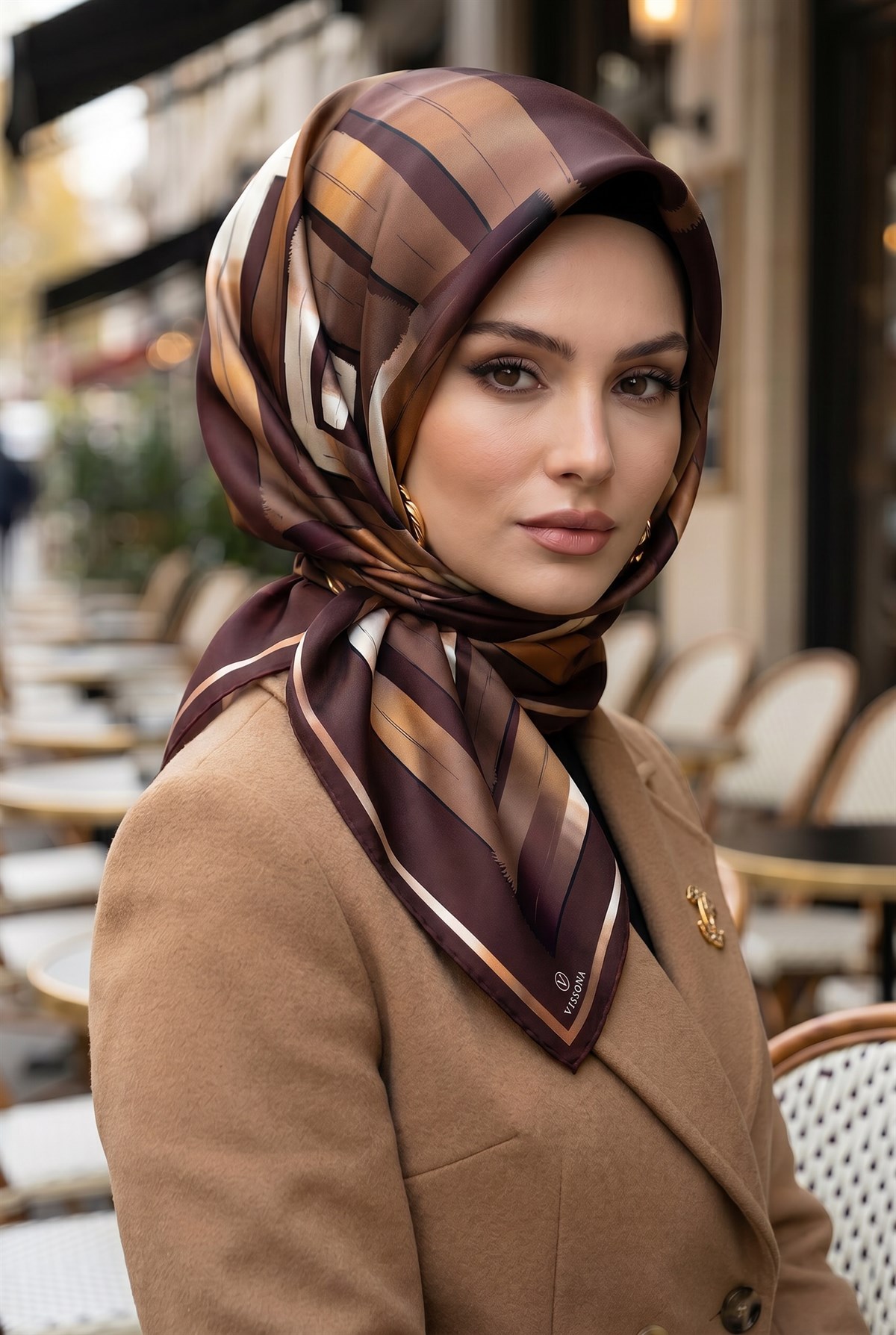 %100 Twill İpek Geometrik Fırça İzi Desenli Kahverengi - Bej Renkli 90x90 Eşarp Dikim Şekli : El Dikişi