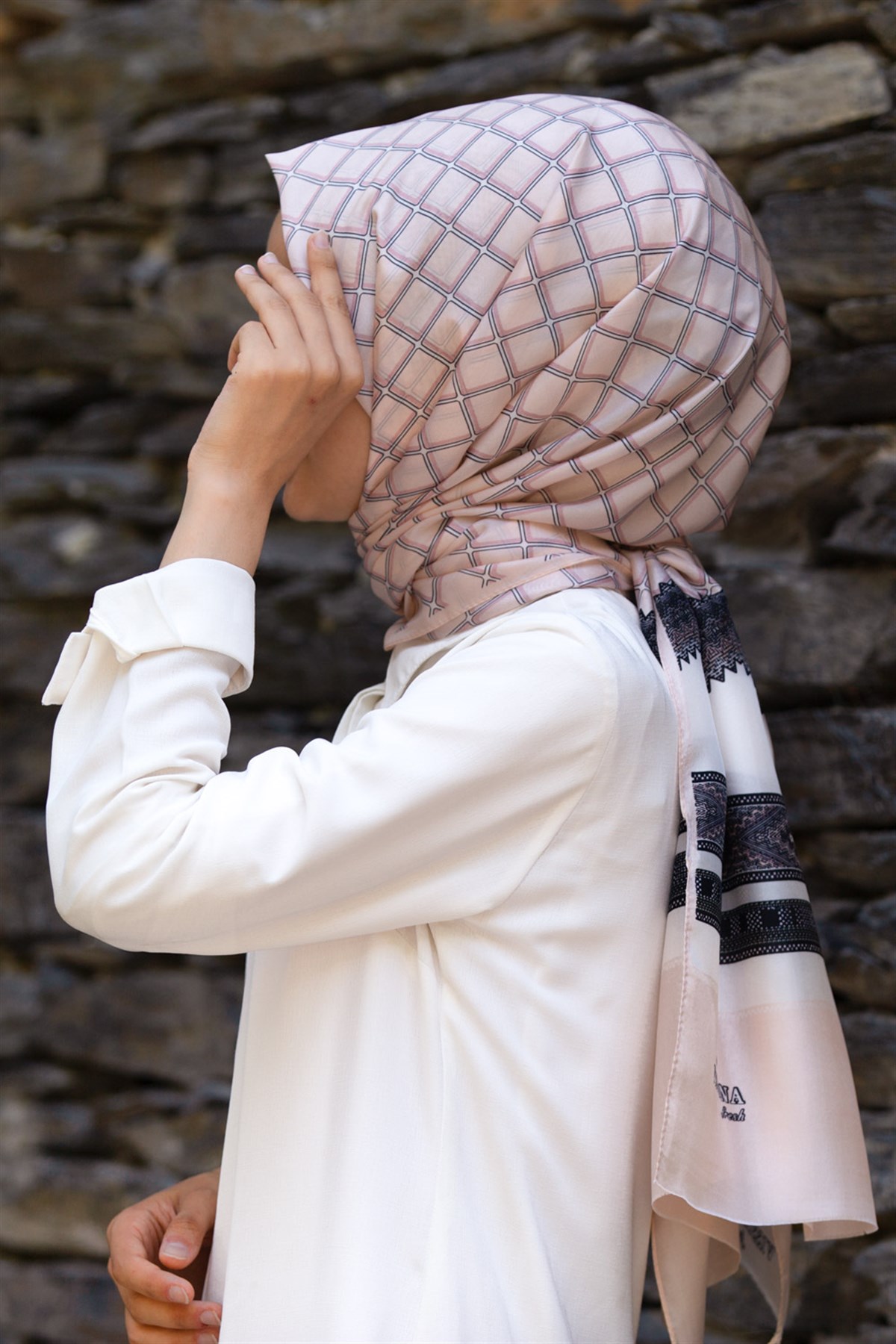 %100 İpek Etnik Desenli Somon - Krem Renkli 92x210 Şal