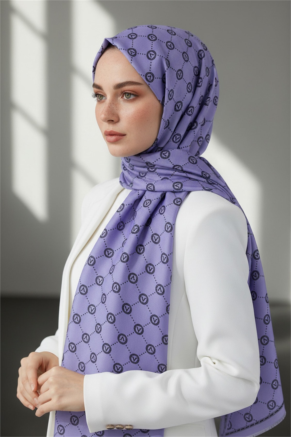 %100 Saf İpek Şal İnce Saten Vual Dokuma V Logo Desenli Lila Renkli 90x210 Şal