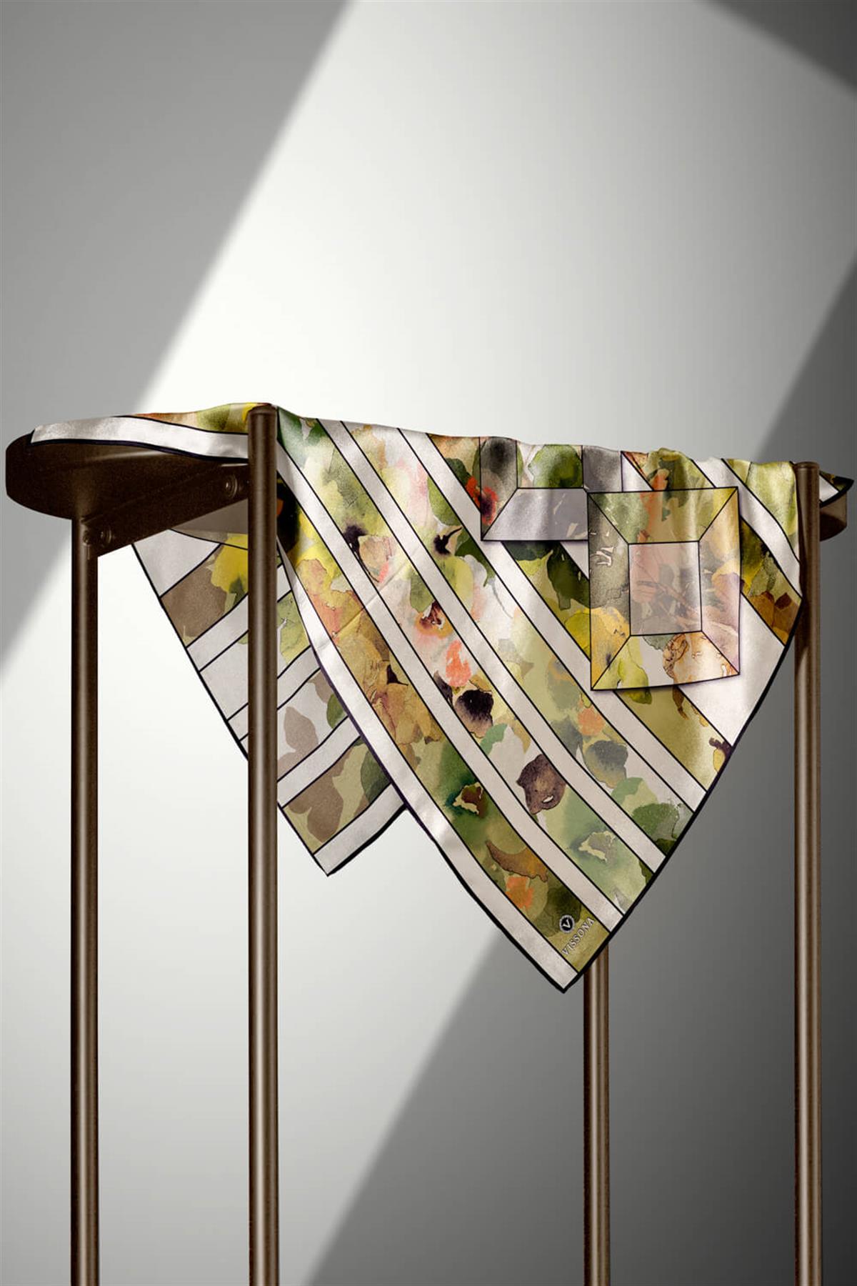 %100 Twill İpek Bahar Çiçekleri Desenli Haki Yeşil - Vizon Renkli 90x90 Eşarp Kenar Dikiş Şekli El Dikişli