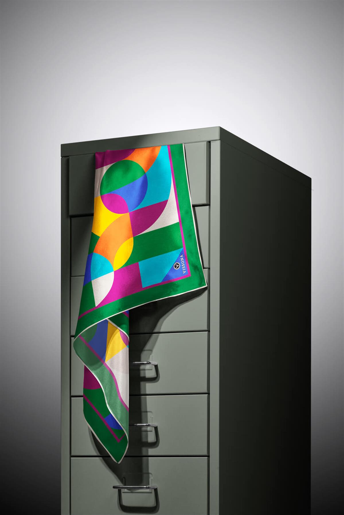 %100 Twill Renk Bloklu Çizgili Desenli Zümrüt Yeşili - Taba Renkli 90x90 Eşarp Dikim Şekli: El Dikişii