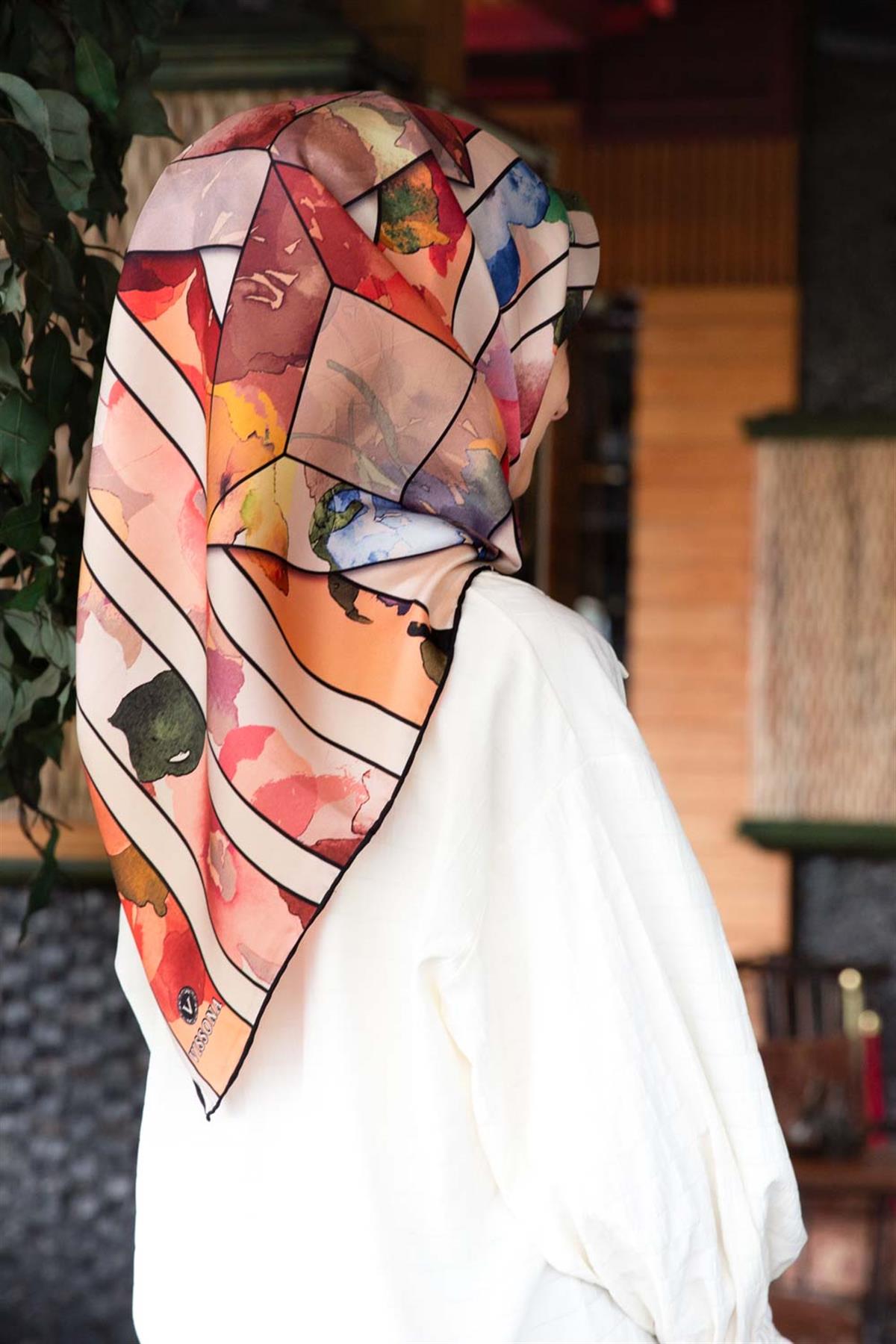 %100 Twill İpek Bahar Çiçekleri Desenli Pudra - Bebe Mavisi Renkli 90x90 Eşarp Kenar Dikiş Şekli El Dikişli