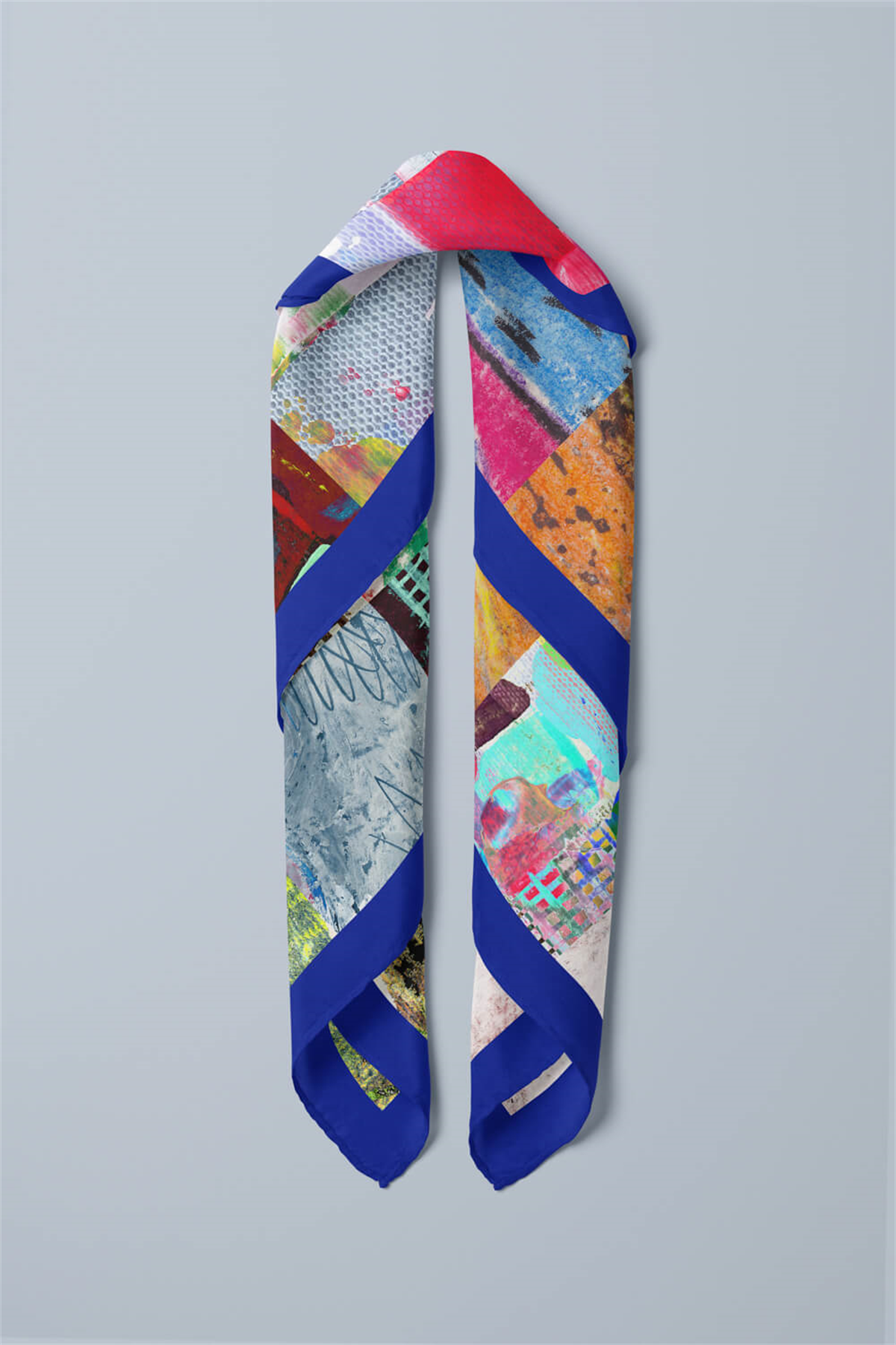 C72 Kadın Patchwork Desenli Bandana 50x50 Yeşil Kırmızı DG0277-22