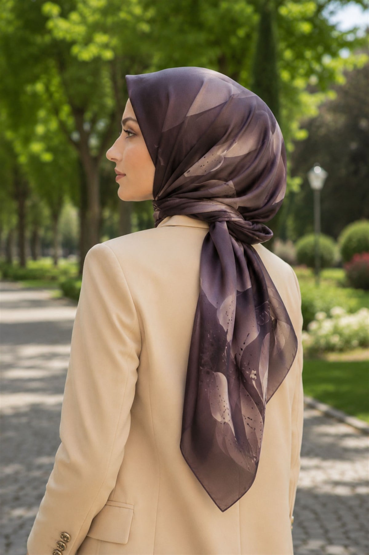 %100 Twill İpek Çiçek Desenli Bej Renkli 90x90 Eşarp Dikim Şekli : El Dikişi