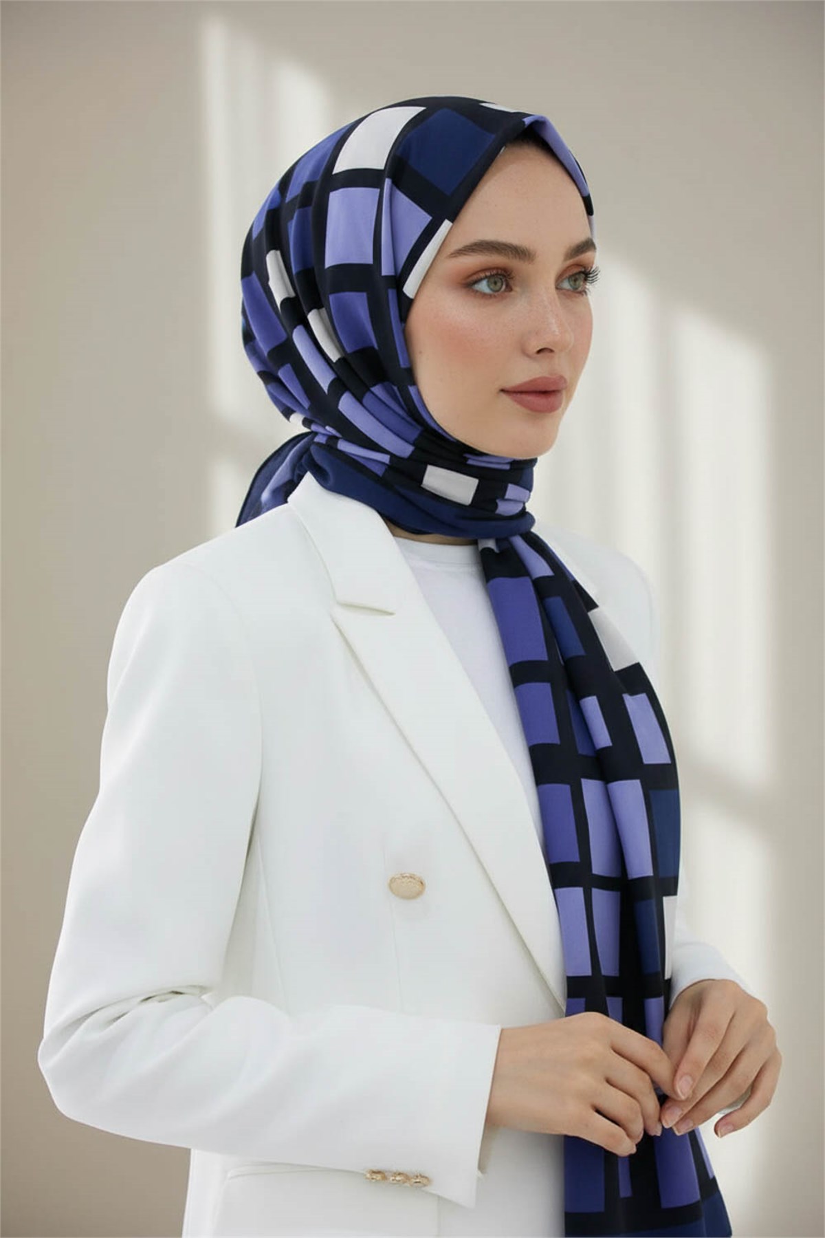 KREP KARE DESENLİ İNDİGO RENKLİ 75X195 KIRIŞMAZ ŞAL