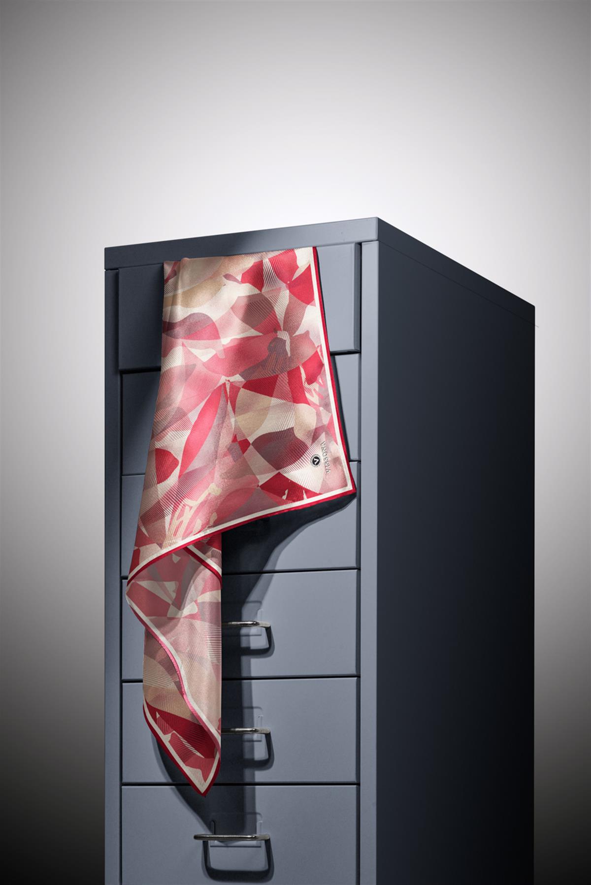 %100 Twill İpek Çiçek Desenli Bordo Renkli 90x90 Eşarp Dikim Şekli : El Dikişi