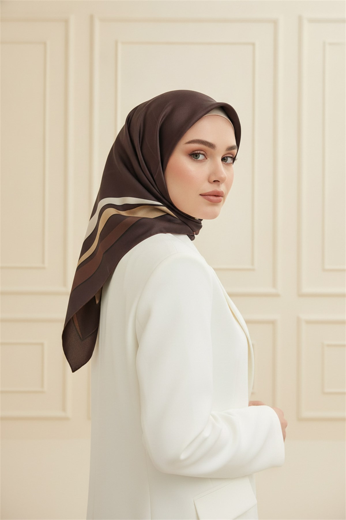 %100 Twill İpek Degrade Desenli Kahverengi Renkli 90x90 Eşarp Dikim Şekli : El Dikişi