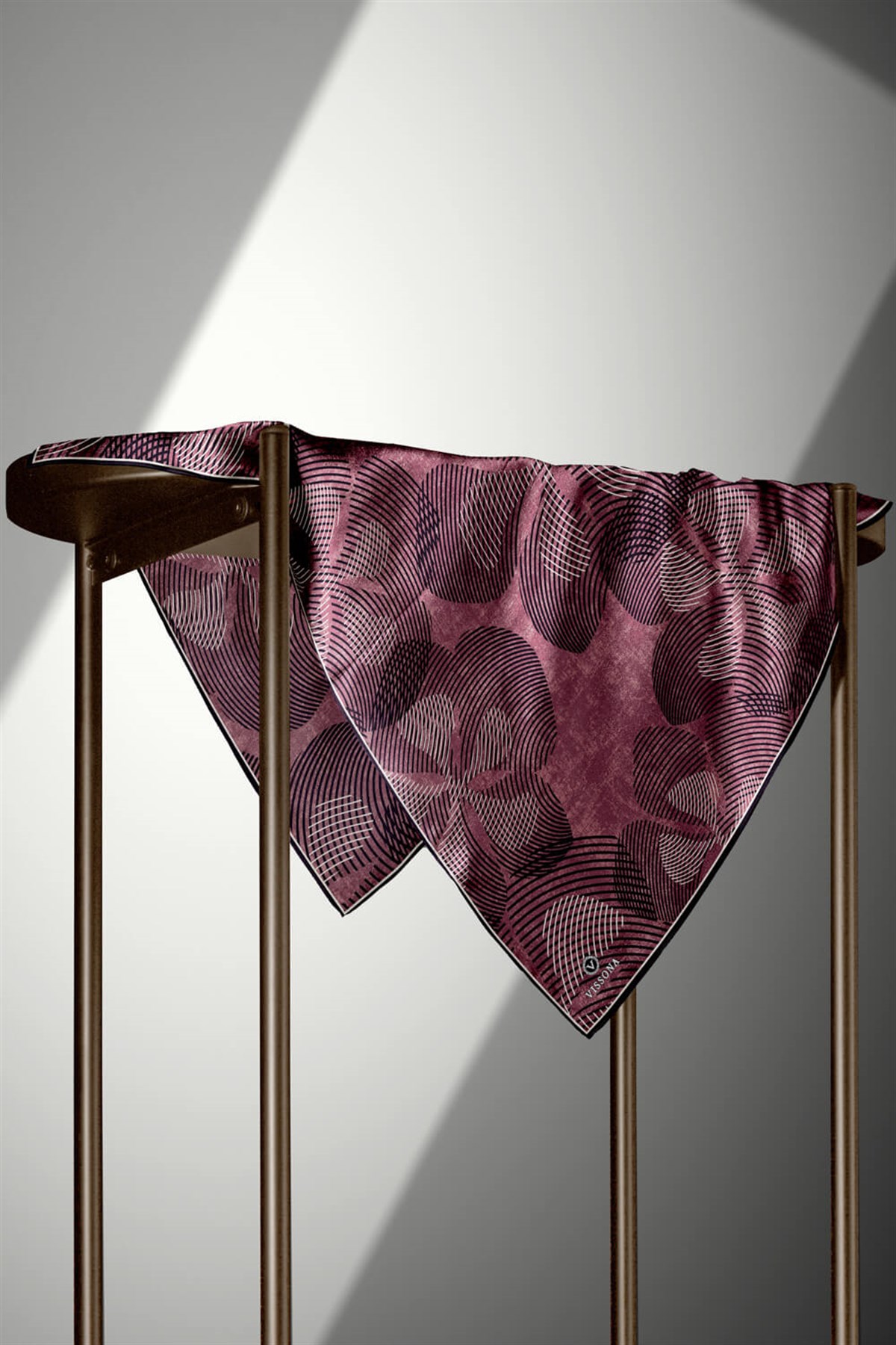 %100 Twill İpek Çizgili Çiçek Desenli Siyah - Gül Kurusu Renkli 90x90 Eşarp Dikim Şekli : El Dikişi