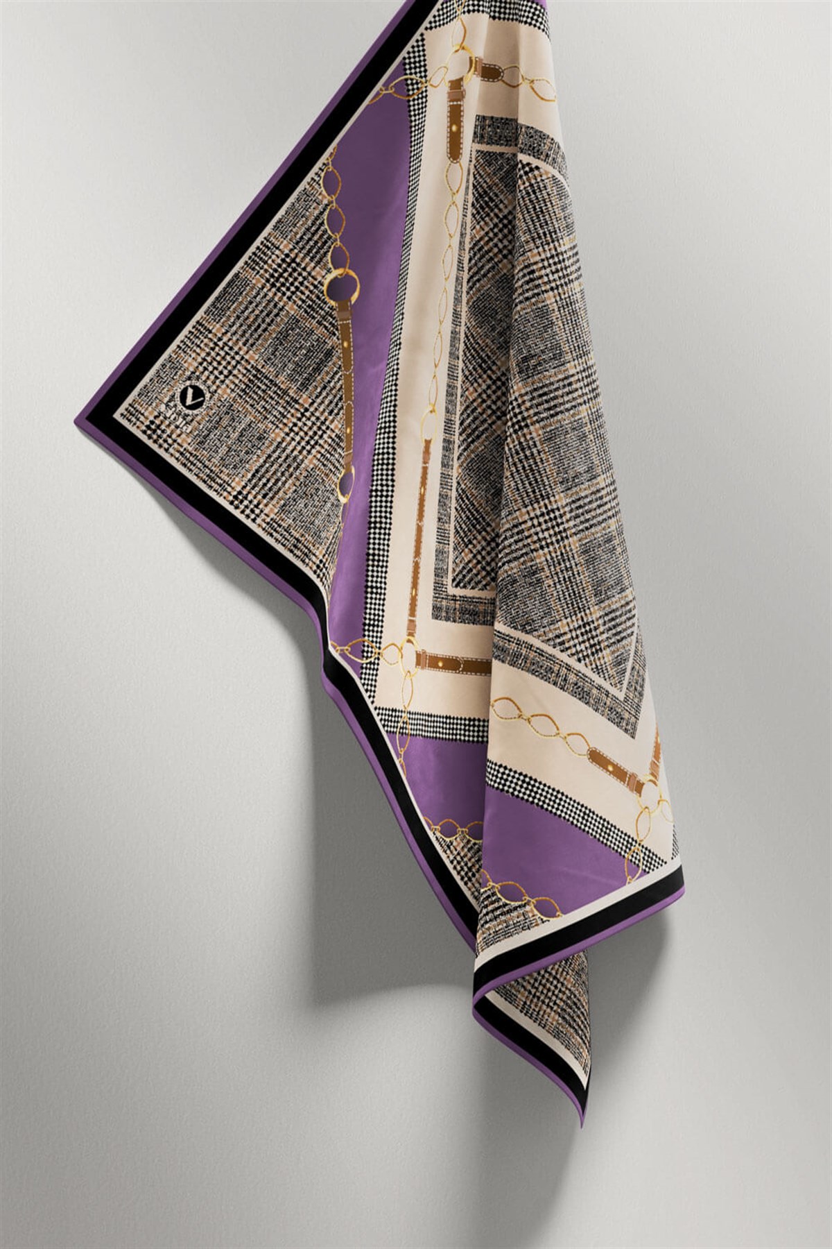 Twill Kemer ve Zincir Detaylı Ekose Desenli Lila Renkli 90x90 Eşarp (İpek İçermez) Kenar Dikiş Şekli El Dikişli