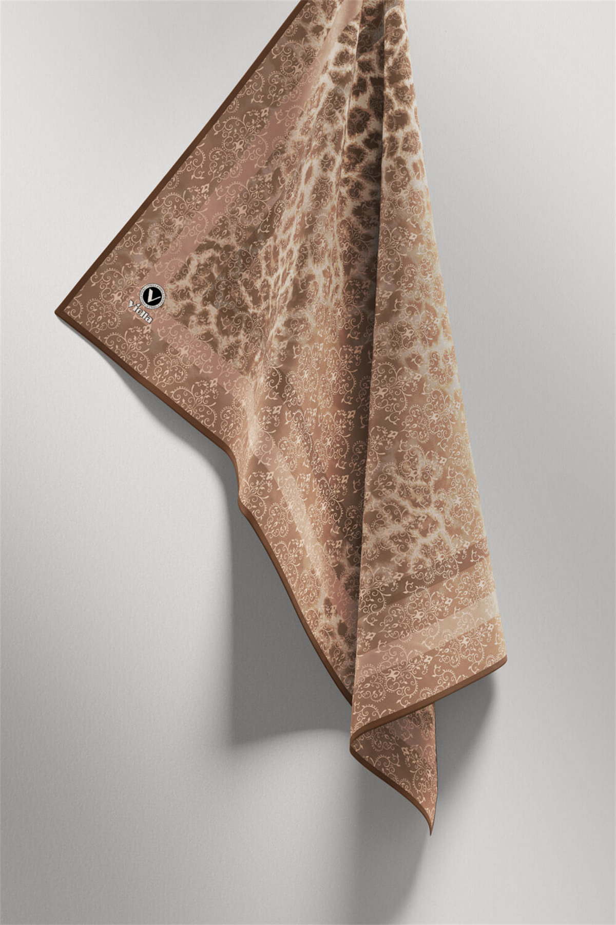 Twill Leopar Desenli Bej Renkli 90x90 Eşarp (İpek İçermez) Kenar Dikiş Şekli El Dikişli