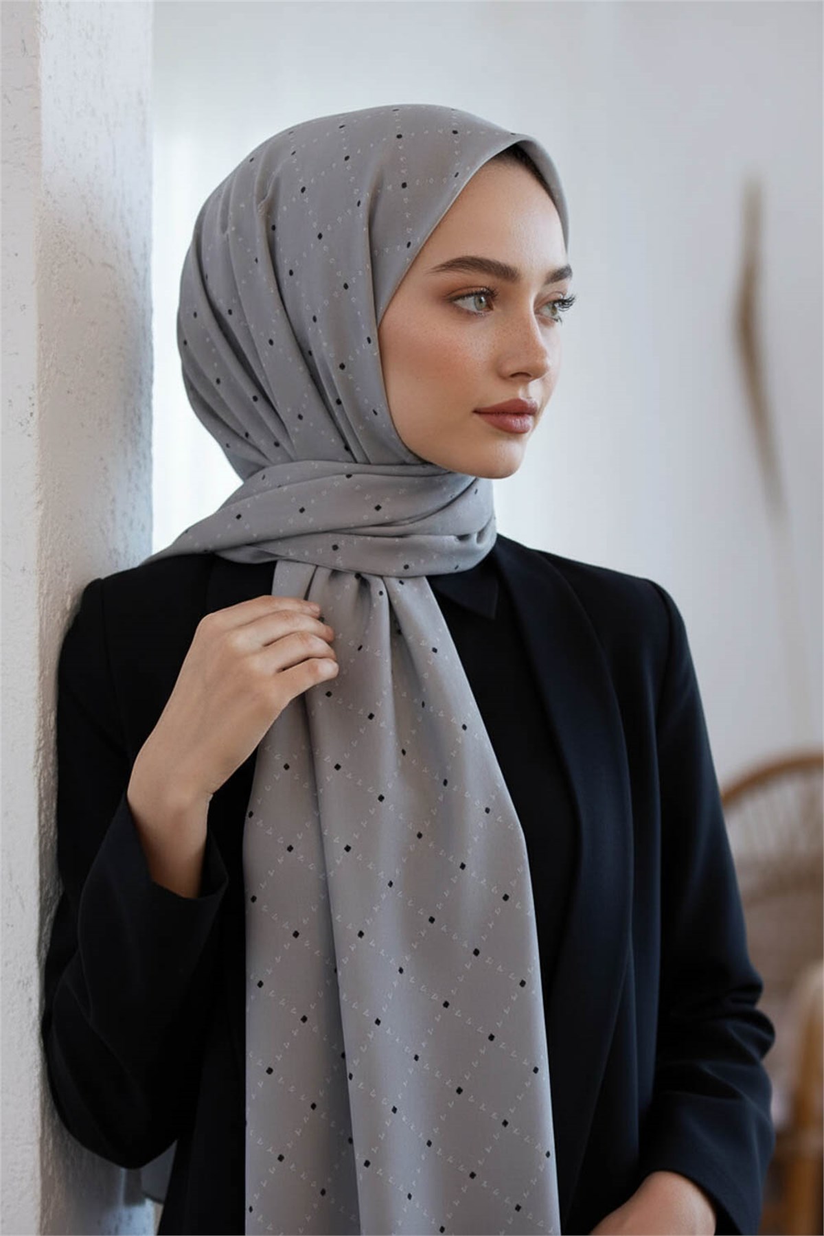 KREP V DESENLİ GRİ RENKLİ 75X195 KIRIŞMAZ ŞAL