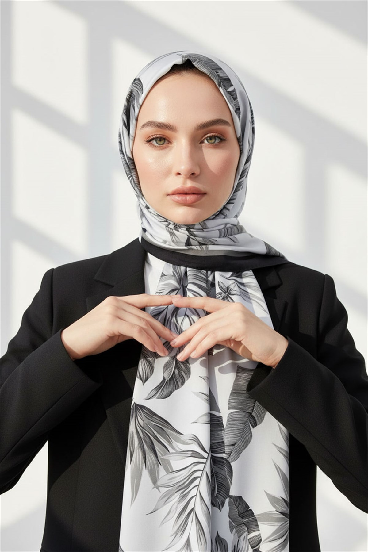 KREP YAPRAK DESENLİ GÜMÜŞ - GRİ RENKLİ 75X195 KIRIŞMAZ ŞAL