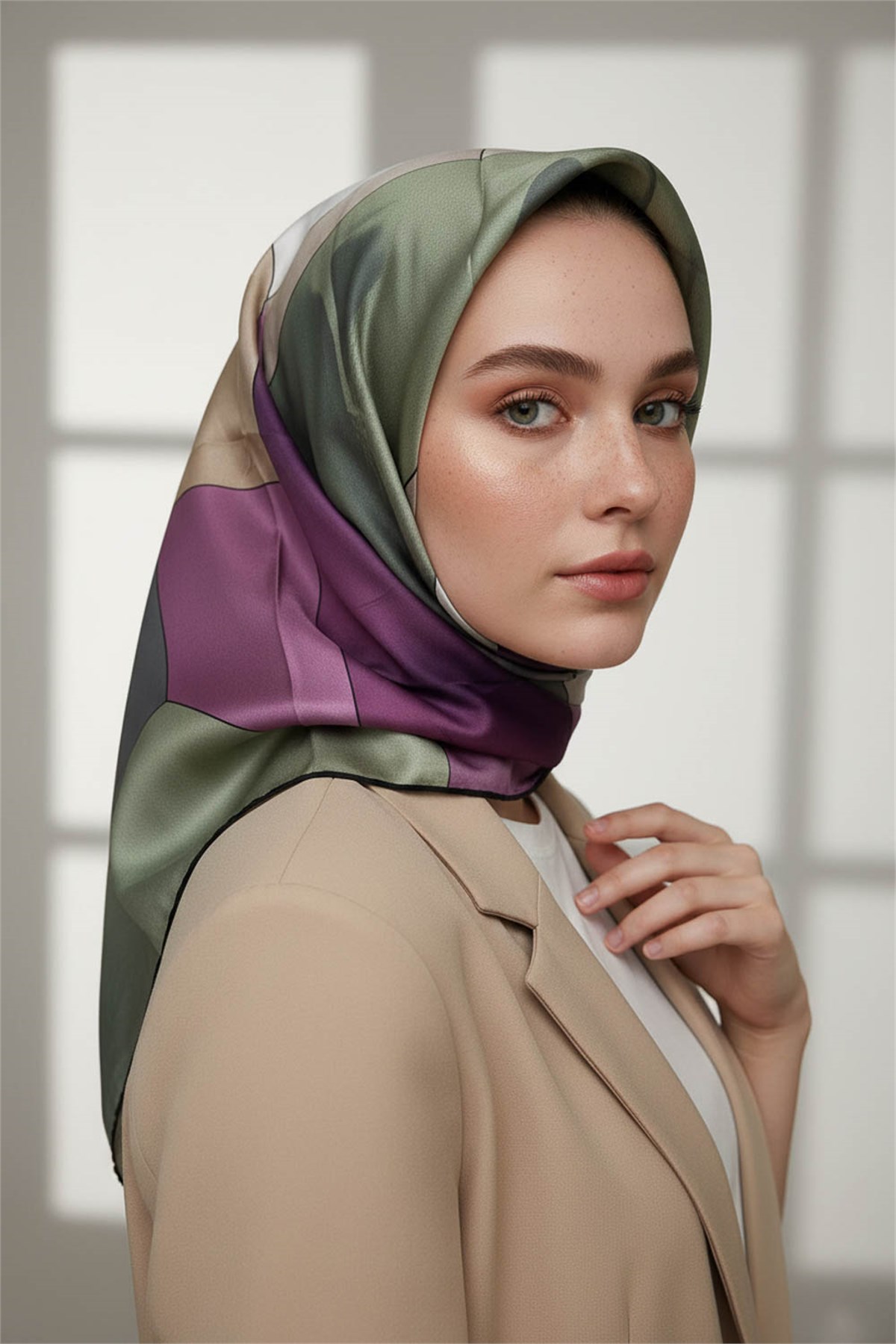 %100 Twill İpek Geometrik Desenli Gül Kurusu - Haki Renkli 90x90 Eşarp Dikim Şekli : El Dikişi