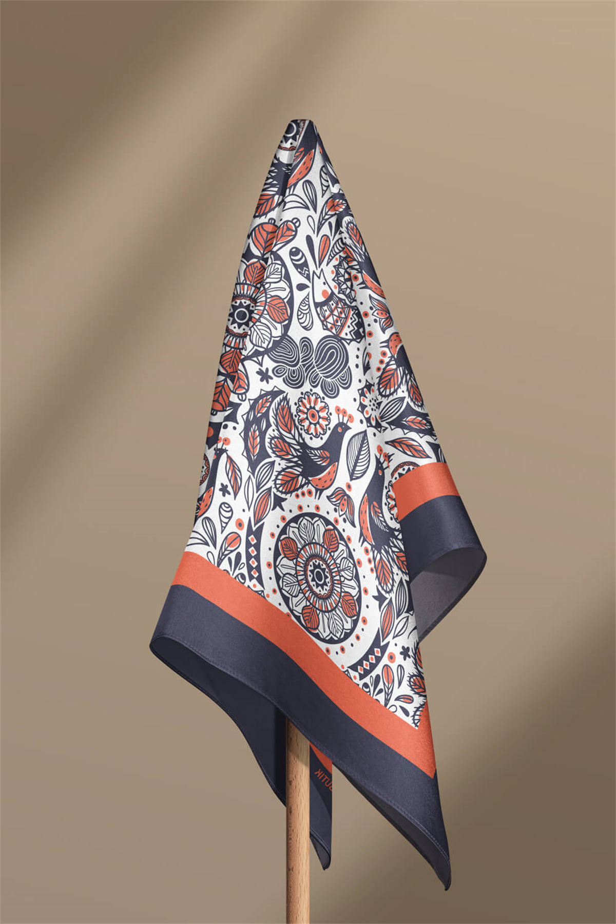 Kadın Turuncu Tavuskuşu  Desenli 50x50 Bandana  DG0633-22