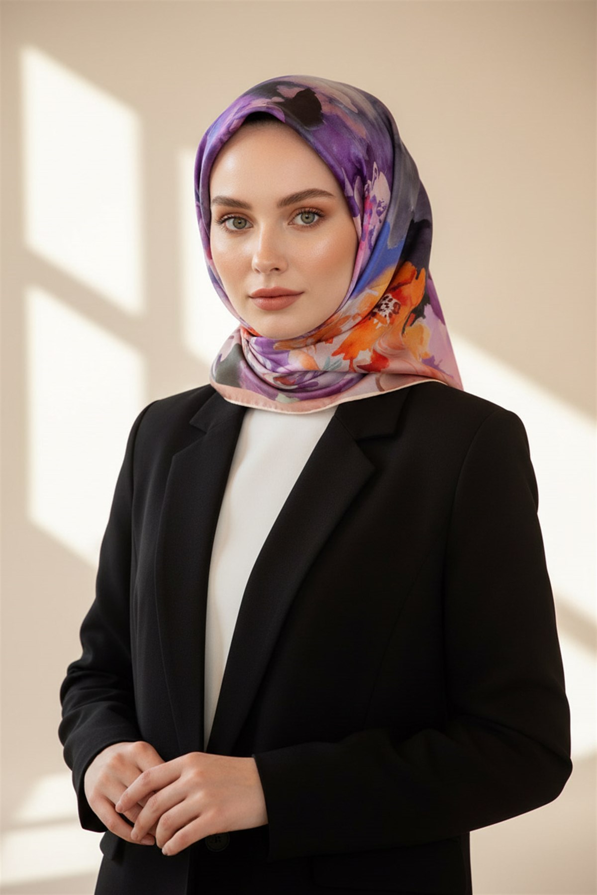 %100 Twill İpek Çiçek  Desenli Krem - Turuncu Renkli 90x90 Eşarp Dikim Şekli : El Dikişi