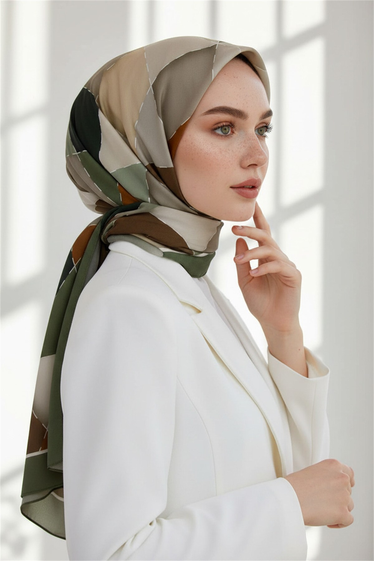 KREP ÜÇGEN YAMA DESENLİ HAKİ YEŞİLİ RENKLİ 75X195 KIRIŞMAZ ŞAL
