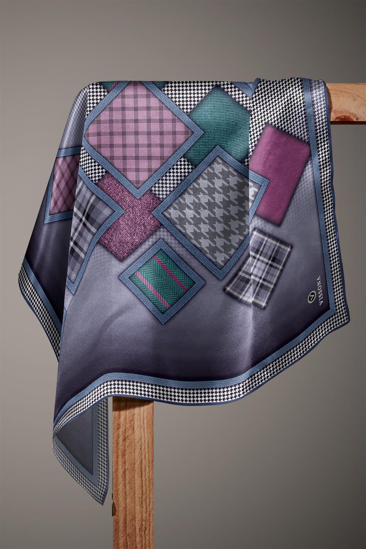 %100 Twill İpek Kazakayaklı Ve Ekose Desenli Gri - Gümüş Renkli 90x90 Eşarp Dikim Şekli : El Dikişi