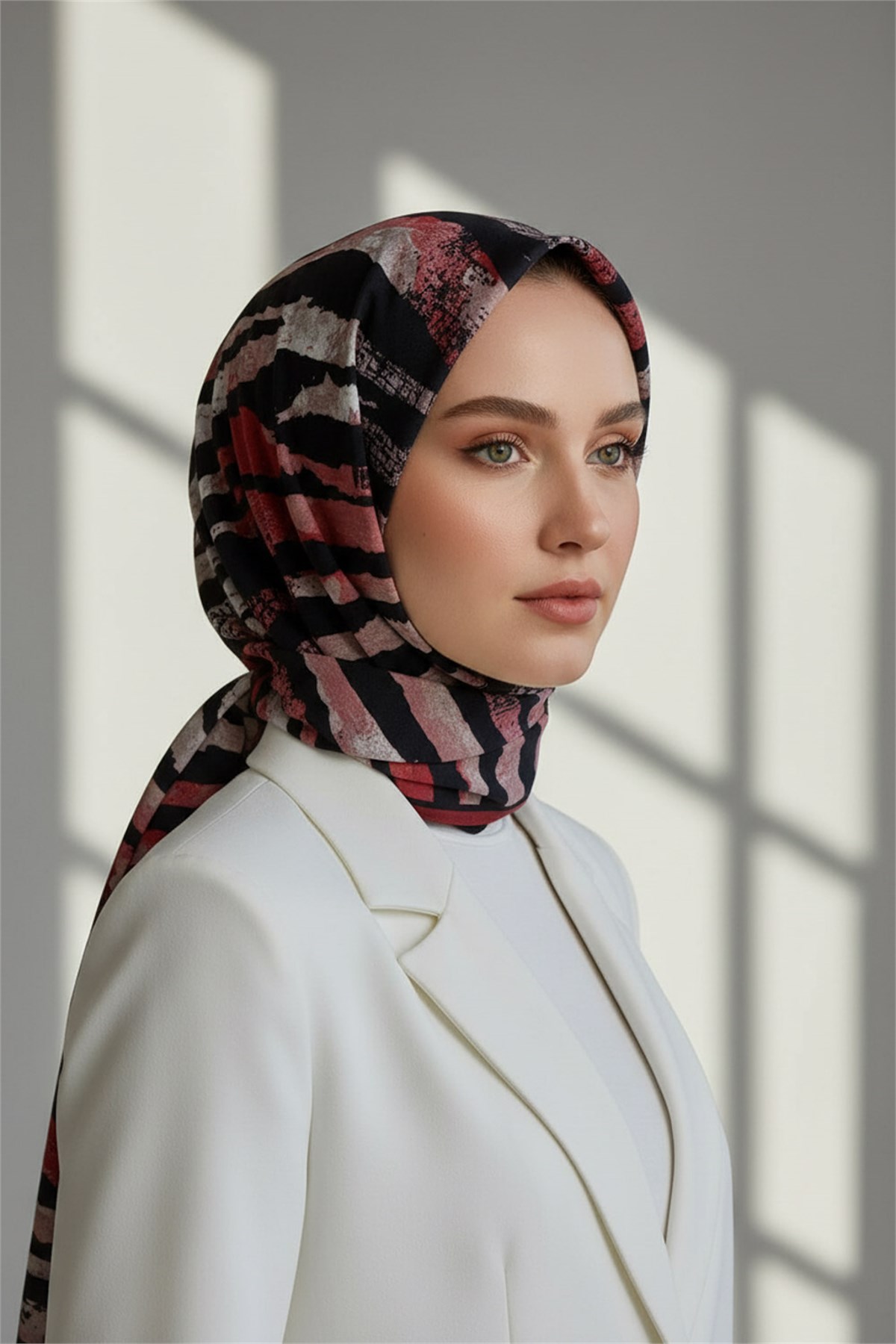 KREP ZEBRA DESENLİ BORDO - SİYAH RENKLİ 75X195 KIRIŞMAZ ŞAL