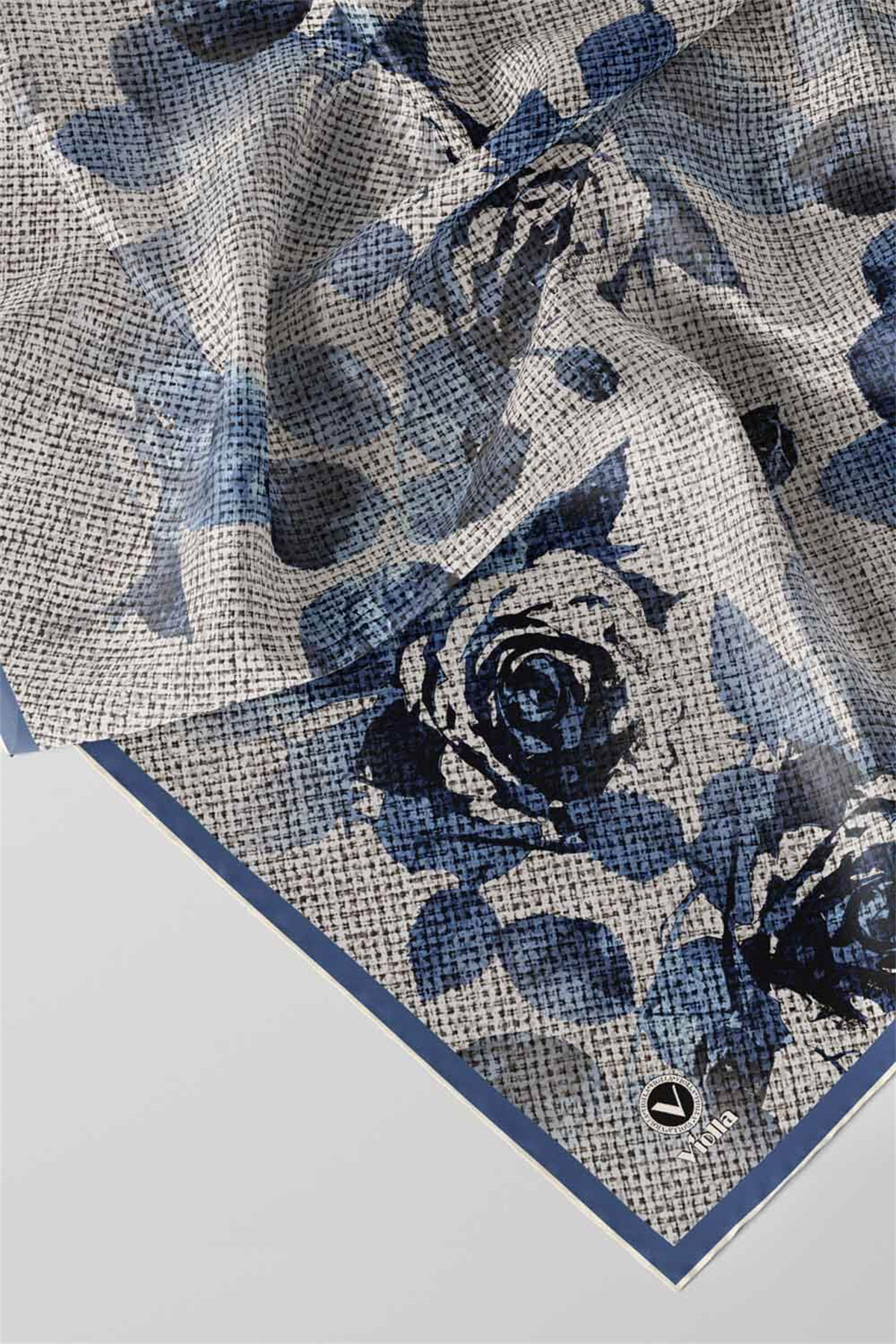 Twill Gül Desenli Bebe Mavisi Renkli 90x90 Eşarp (İpek İçermez) Kenar Dikiş Şekli El Dikişli