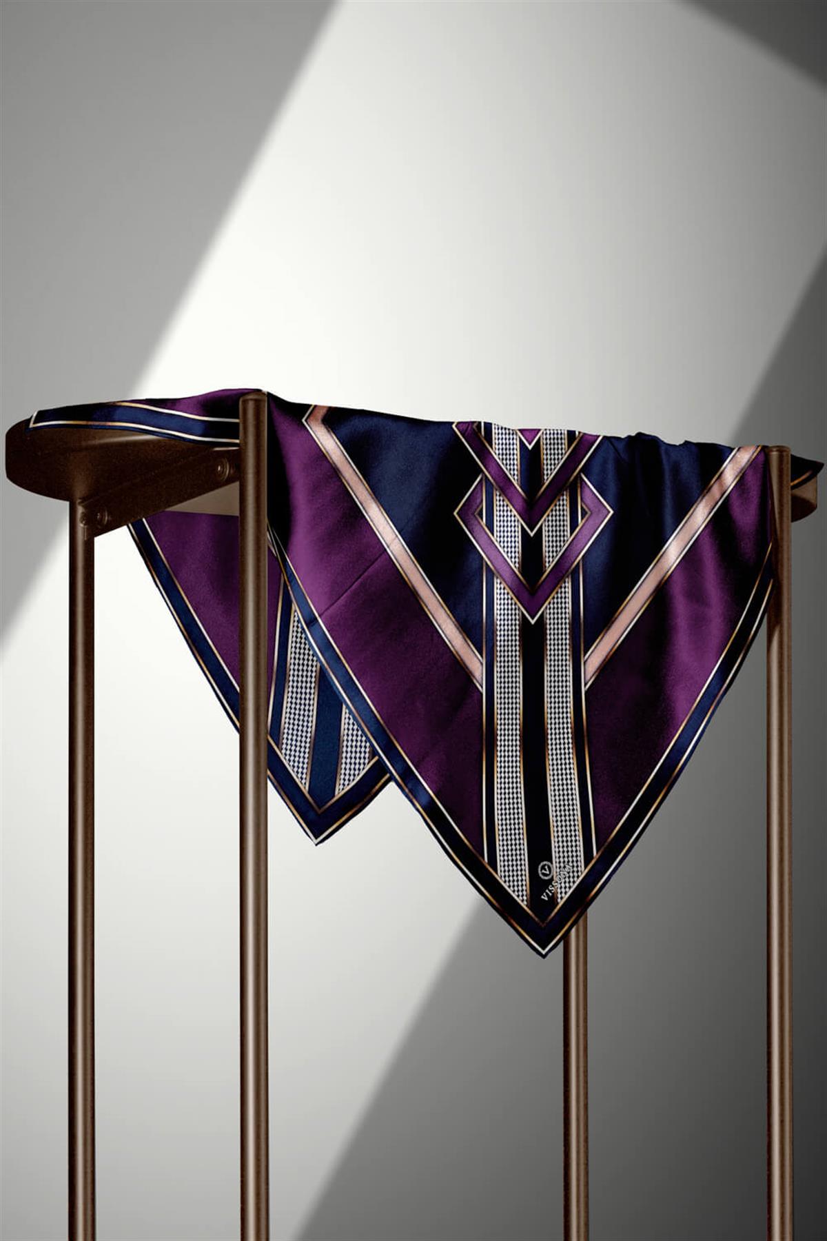 %100 Twill İpek Kareli Kazayaklı Desenli Mürdüm - Lacivert Renkli 90x90 Eşarp Kenar Dikiş Şekli El Dikişli