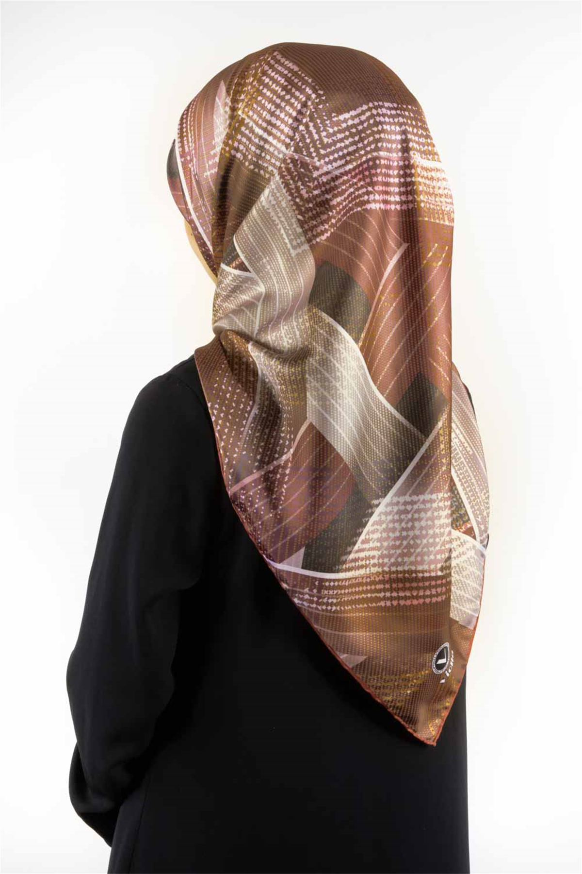 Twill Dokulu Geometrik Desenli Bakır Renkli 90x90 Eşarp (İpek İçermez) Kenar Dikiş Şekli El Dikişli