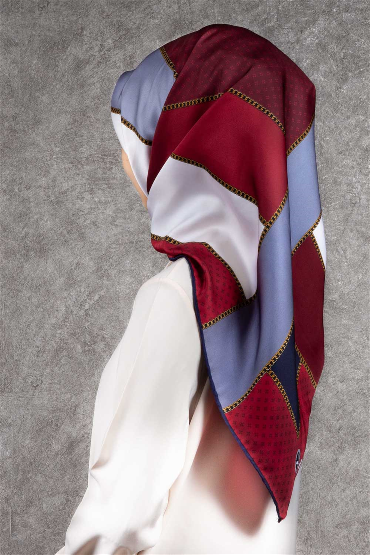 Twill Geometrik Desenli Bordo - Lacivert Renkli 90x90 Eşarp (İpek İçermez) Kenar Dikiş Şekli El Dikişli