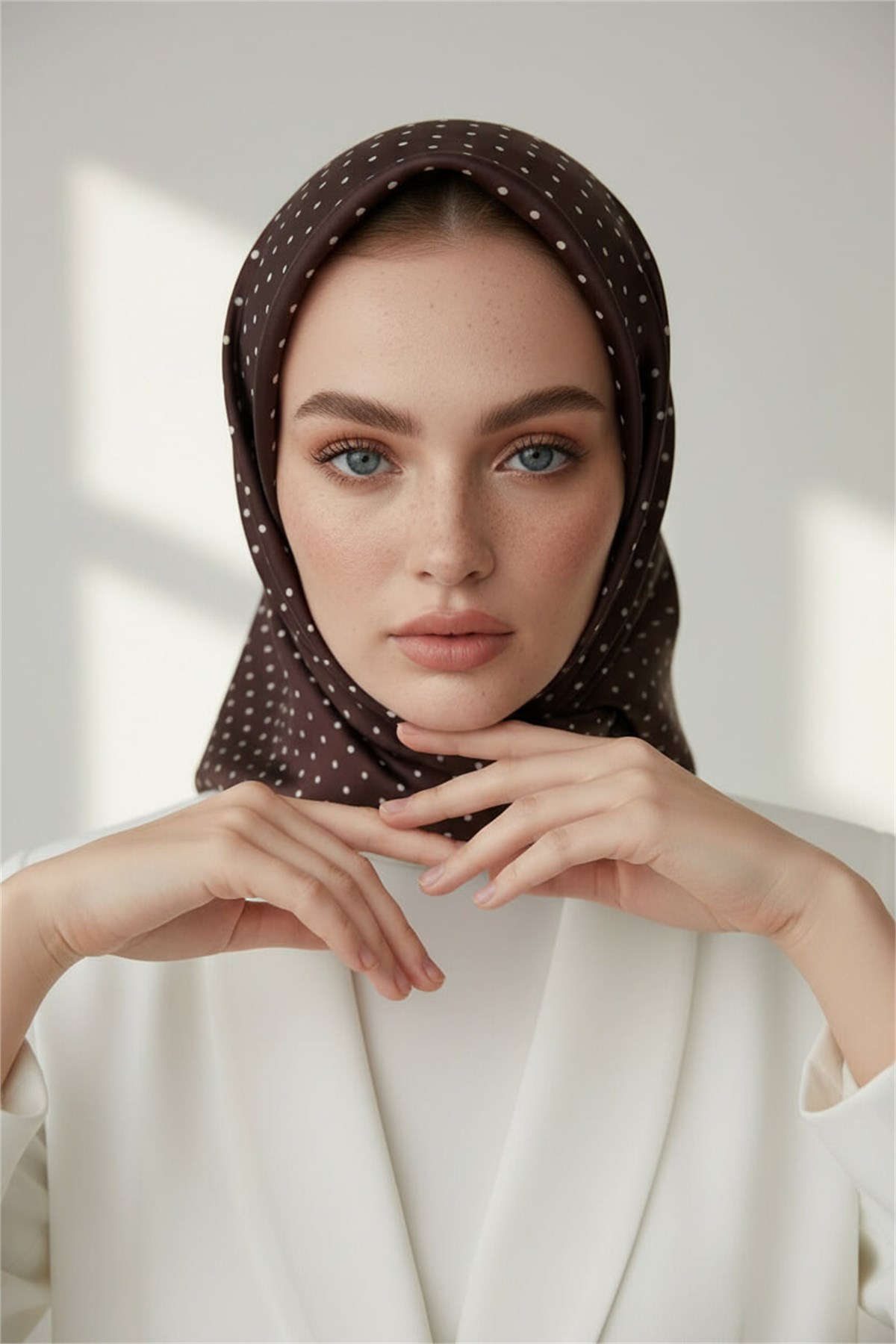 %100 Twill İpek Eşarp 90x90 Puantiye Desenli El Dikişli Kadın Eşarp