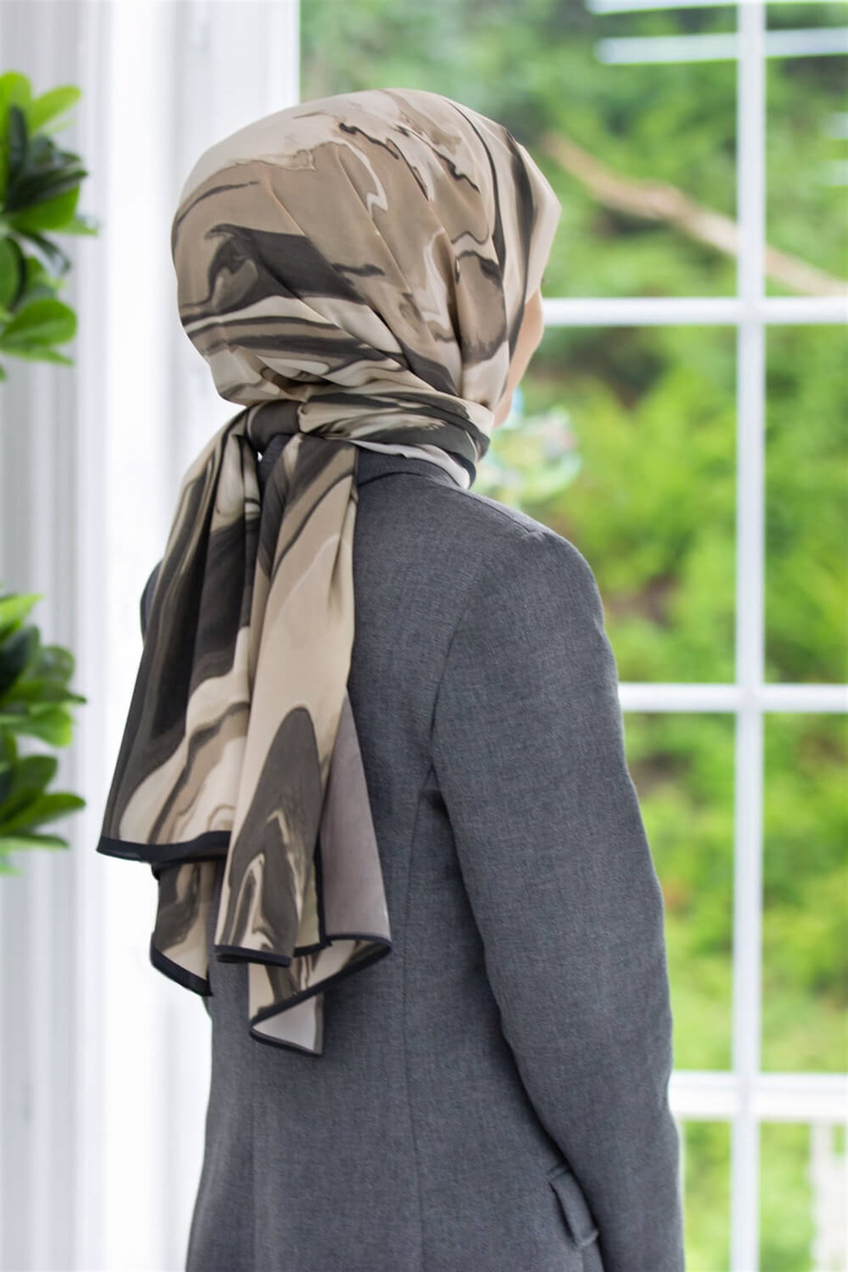 KREP EBRU DESENLİ FÜME RENKLİ 75X195 KIRIŞMAZ ŞAL