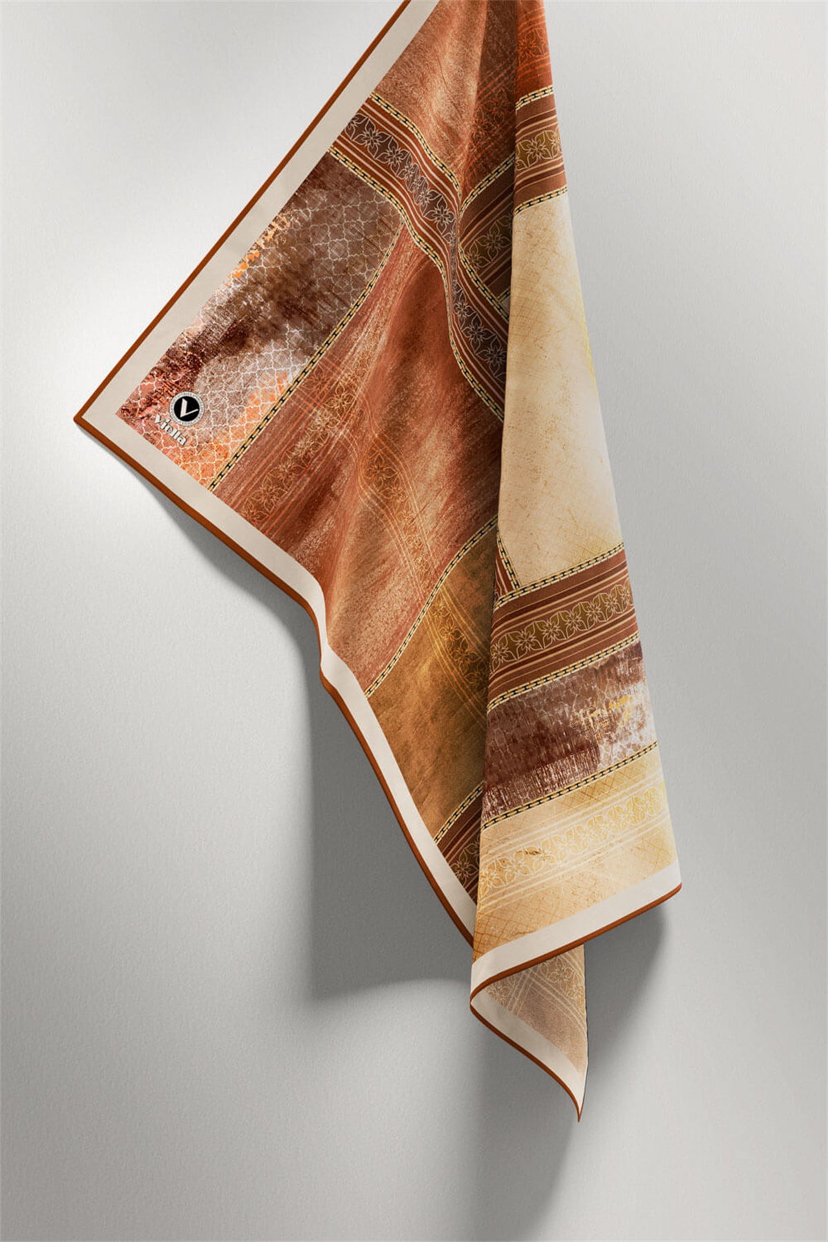 Twill Dokulu Ve Geometrik Desenli Taba Renkli 90x90 Eşarp (İpek İçermez) Dikim Şekli : El Dikişi