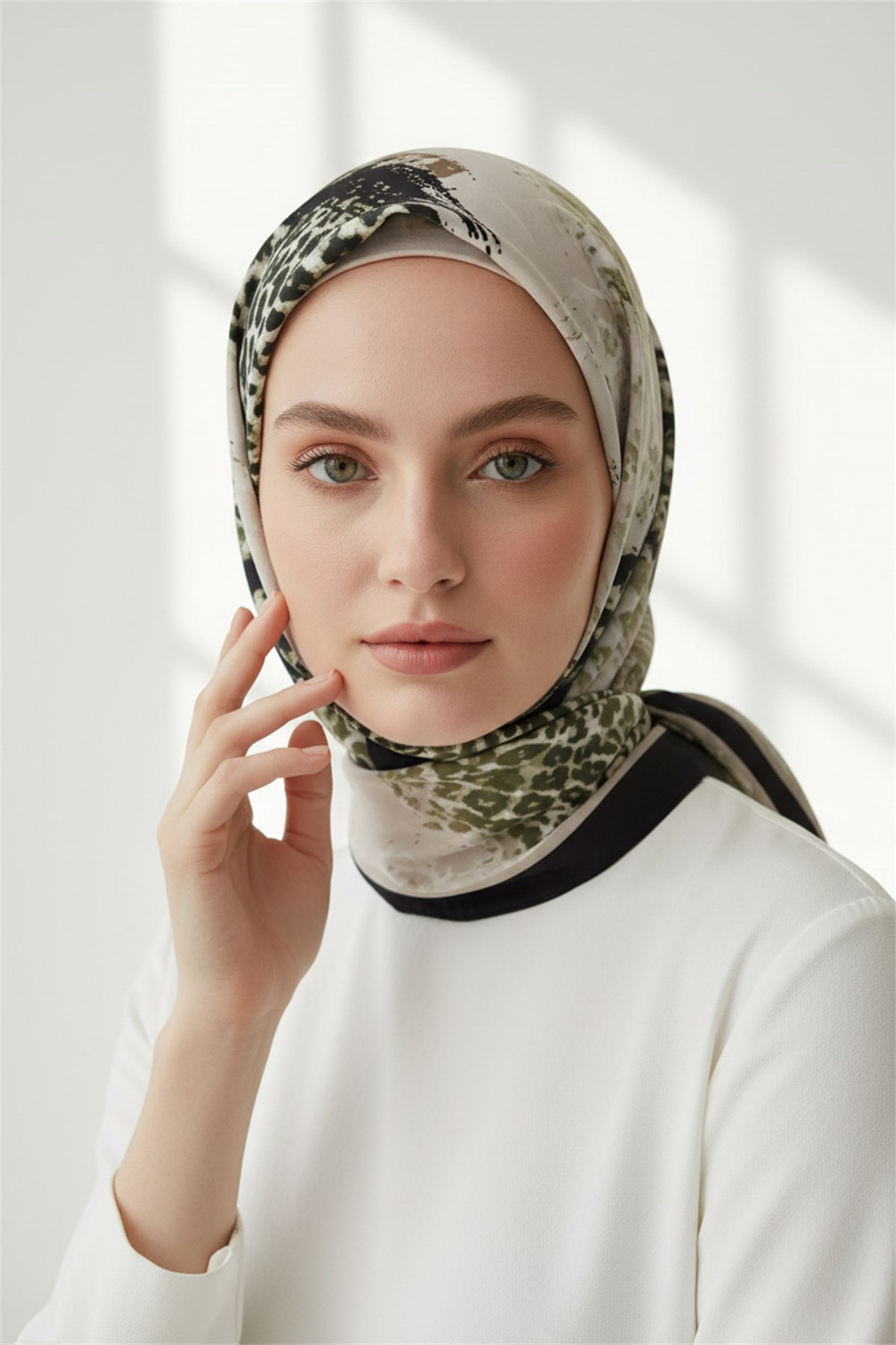 KREP LEOPAR DESENLİ KREM - HAKİ YEŞİLİ RENKLİ 75X195 KIRIŞMAZ ŞAL