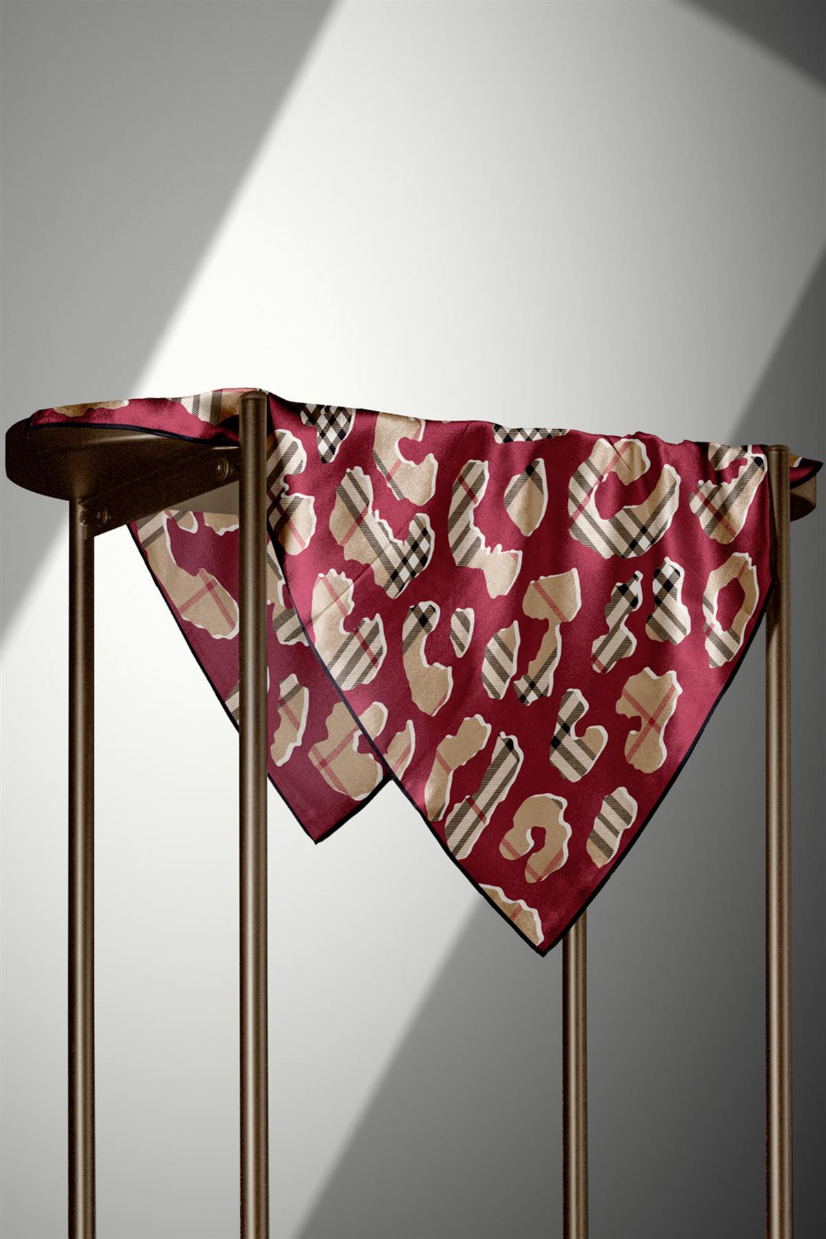 %100 Twill İpek Leopar Desenli Bordo - Bej Renkli 90x90 Eşarp Dikim Şekli : El Dikişi