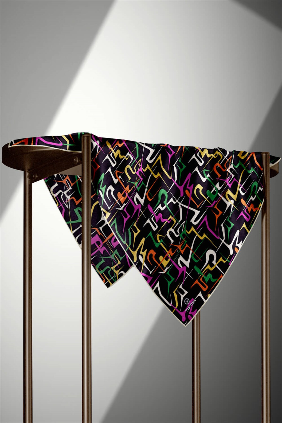 %100 Twill İpek Soyut Geometrik Desenli Fuşya - Sarı Renkli 90x90 Eşarp Dikim Şekli : El Dikişi