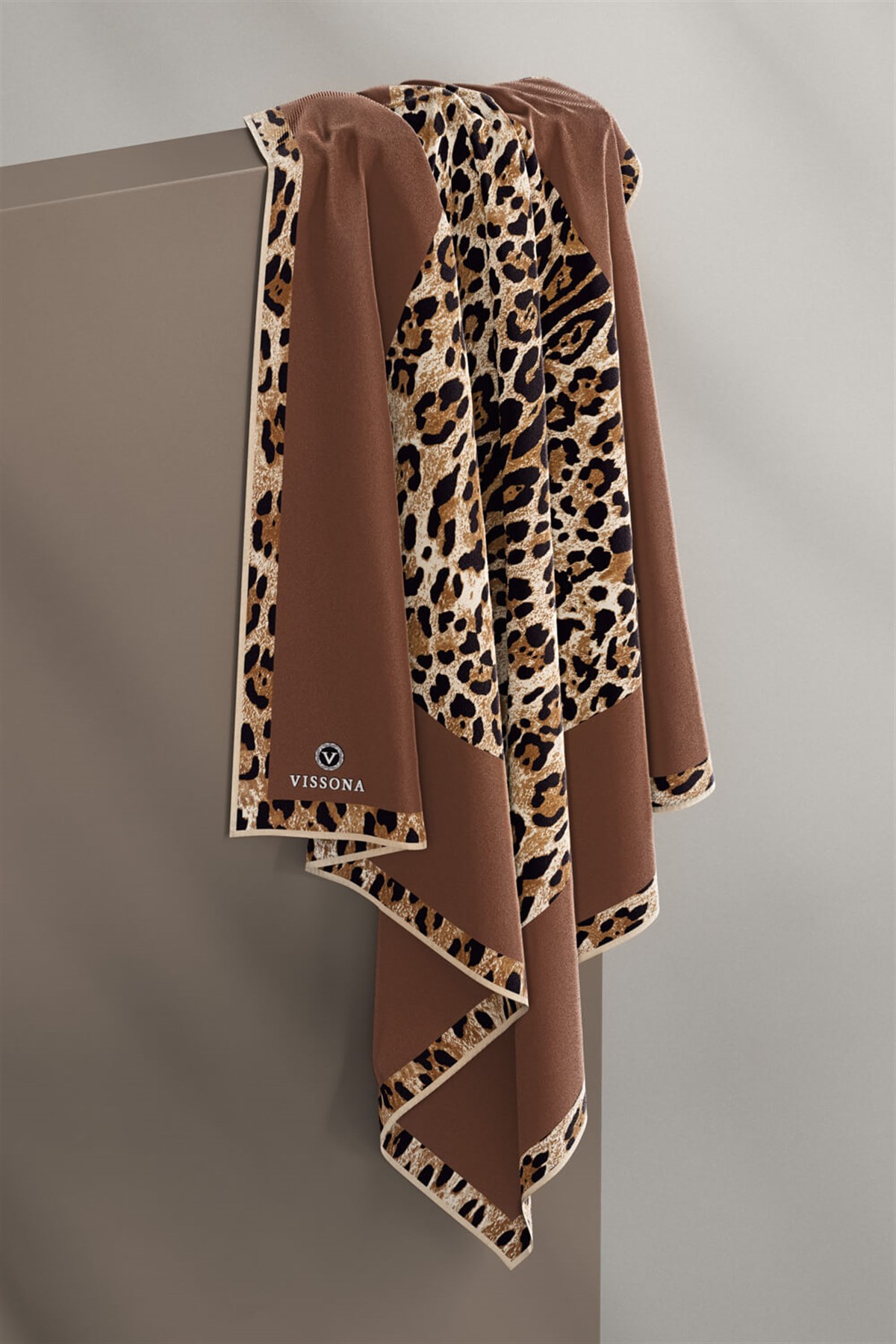 %100 Twill İpek Leopar Desenli Sütlü Kahve Renkli 90x90 Eşarp Dikim Şekli : El Dikişi