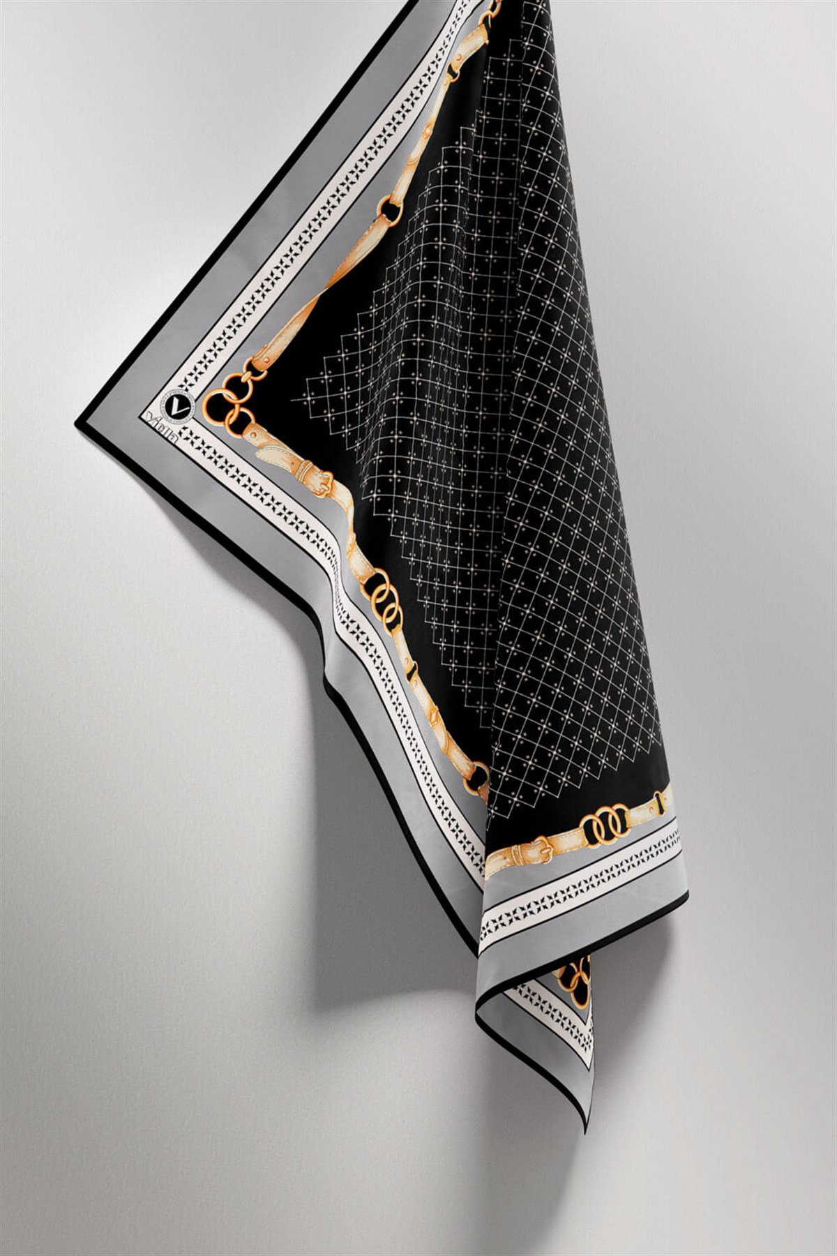 Twill Kemerli ve Çıtır Motifli Desenli Gri Renkli 90x90 Eşarp (İpek İçermez) Dikim Şekli : El Dikişi