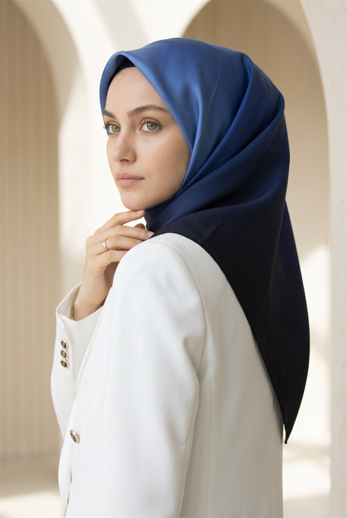 %100 Twill İpek Degrade Desenli Lacivert - Buz Mavisi Renkli 90x90 Eşarp Dikim Şekli : El Dikişi