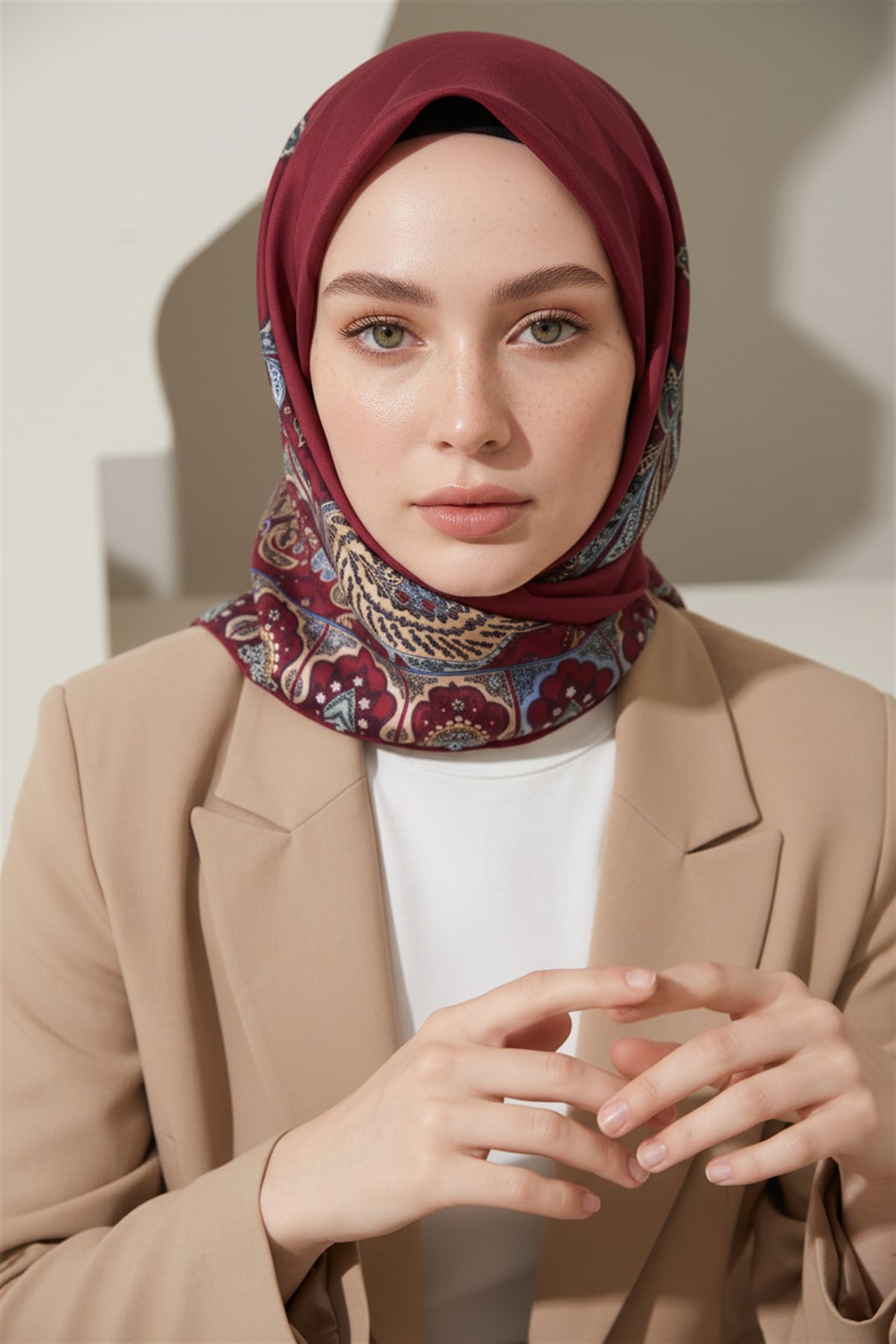 100% Twill İpek Etnik Desenli Bordo Renkli 90x90 Dikim Şekli : El Dikişi Eşarp